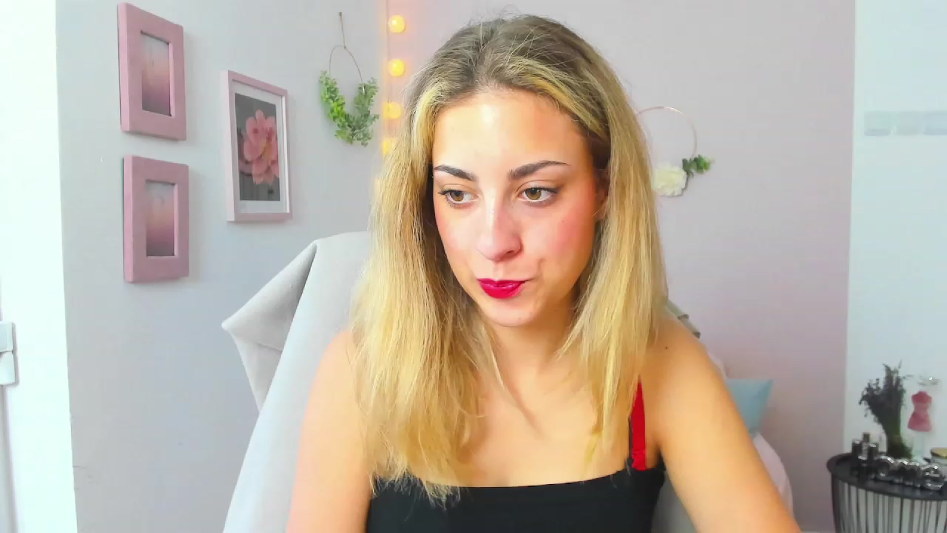 Gallery image thumbnail from Gia_Lopez18's myfreecams stream on, 06/15/2023, 14:17 image 4 of 20