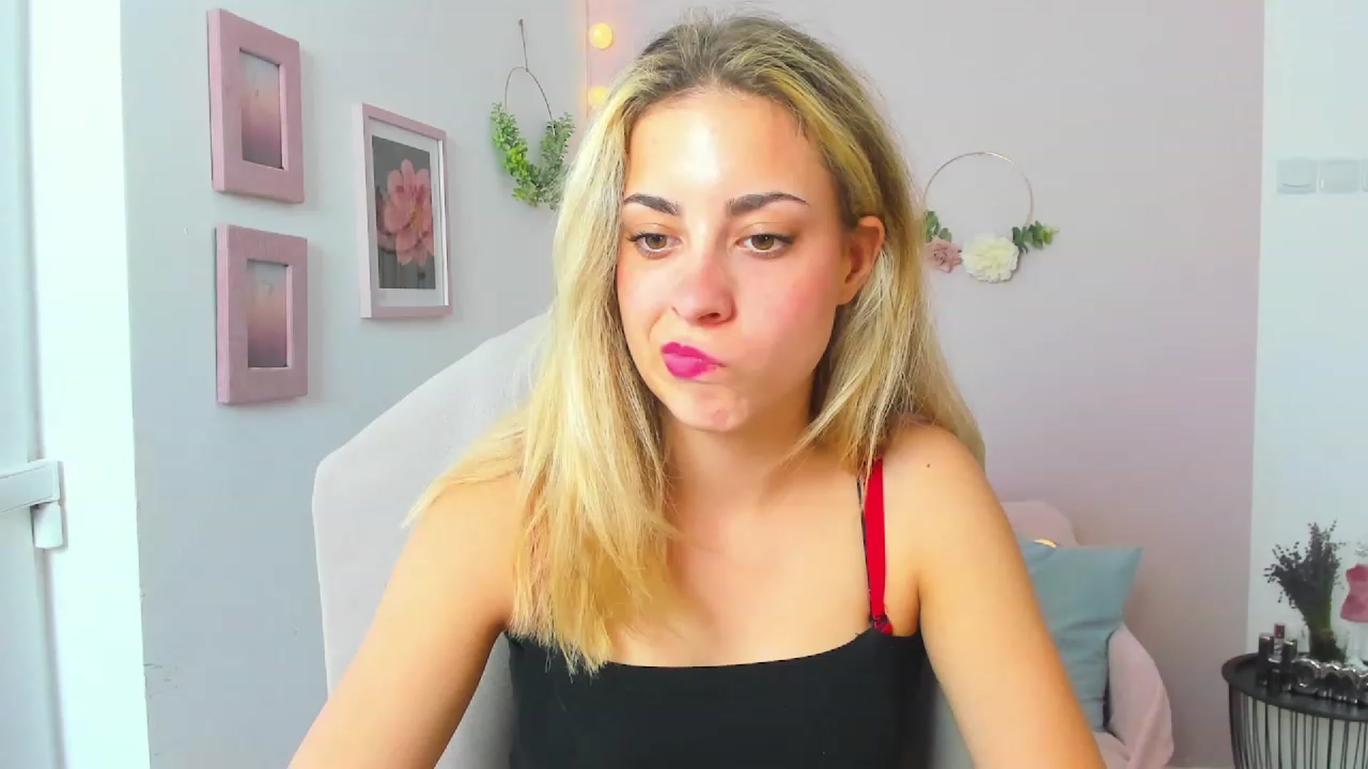 Gallery image thumbnail from Gia_Lopez18's myfreecams stream on, 06/15/2023, 16:22 image 8 of 20
