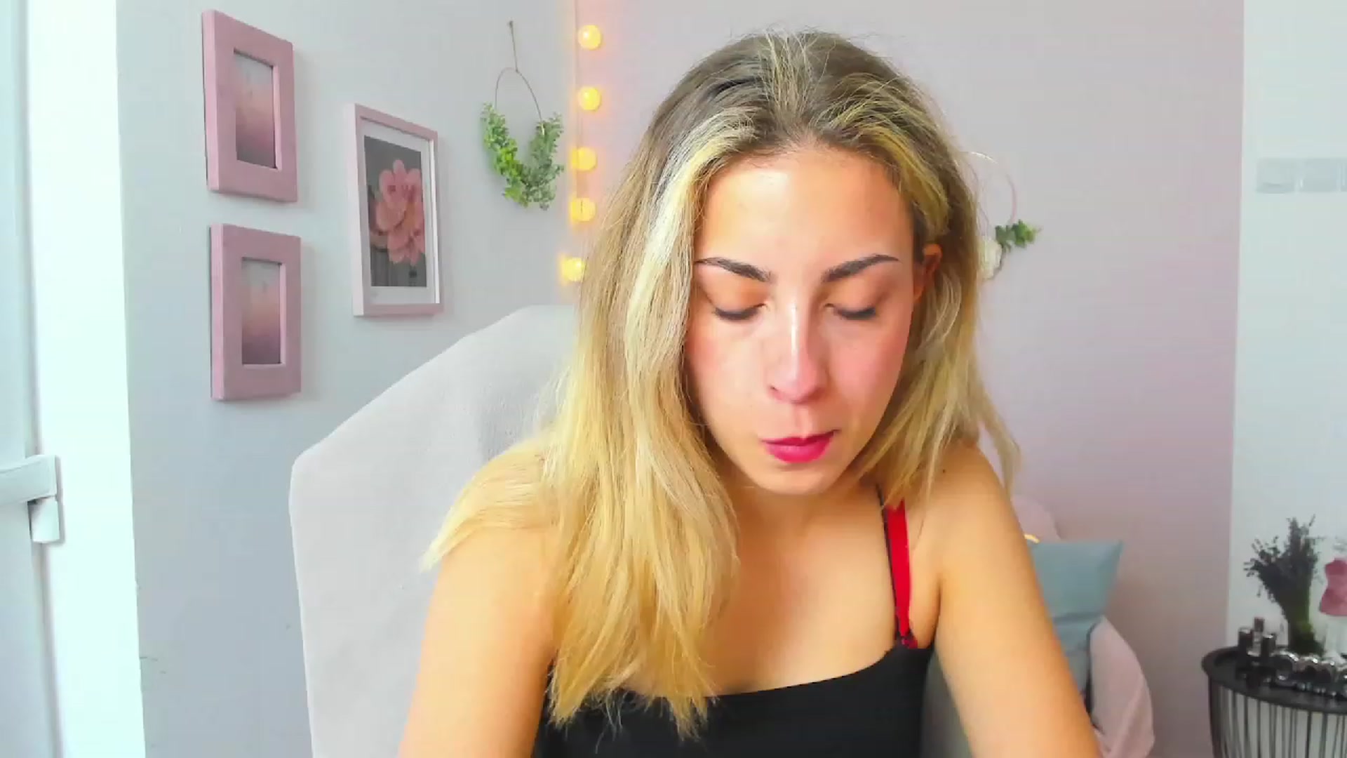 Gallery image thumbnail from Gia_Lopez18's myfreecams stream on, 06/15/2023, 16:22 image 13 of 20