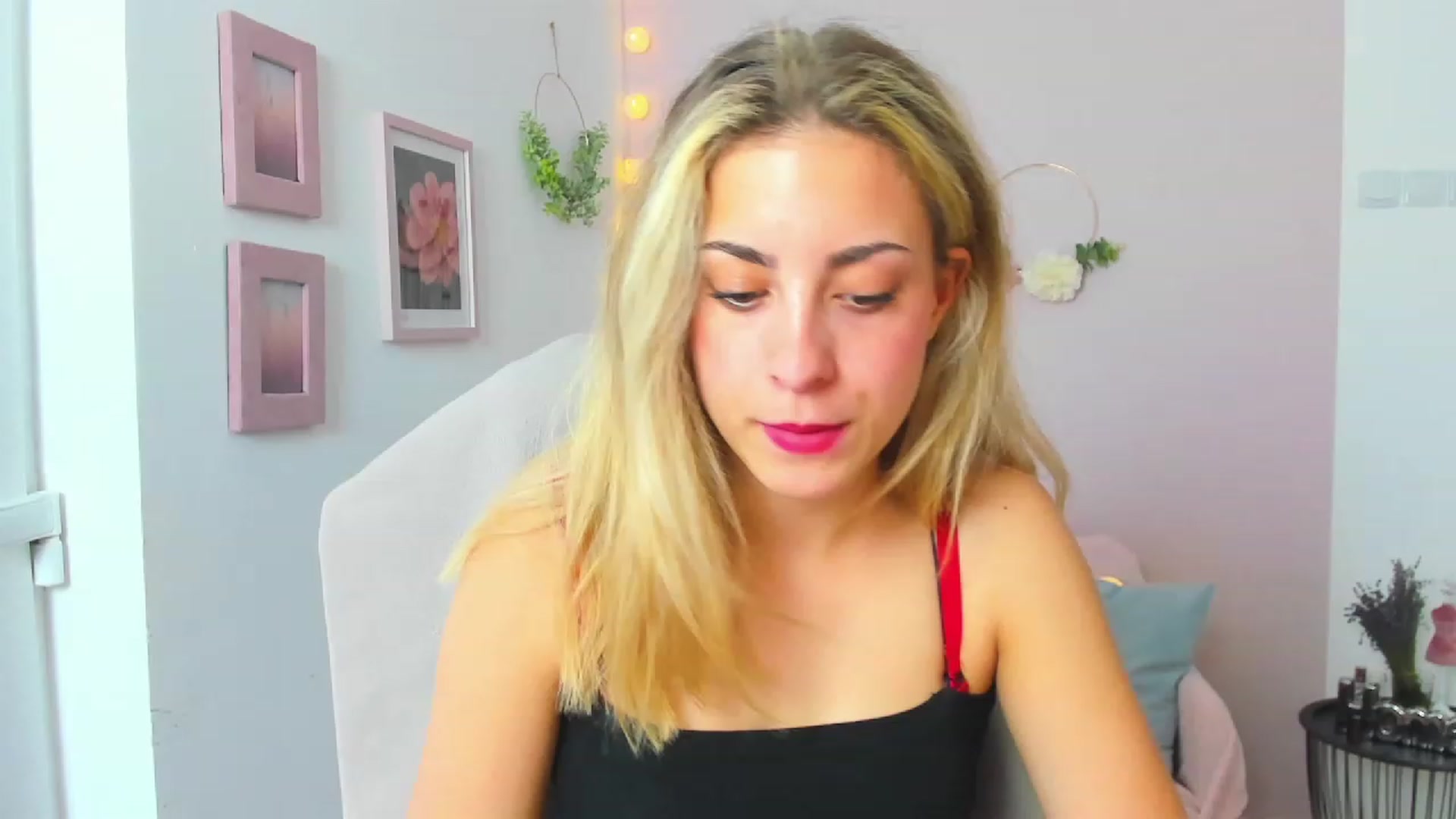 Gallery image thumbnail from Gia_Lopez18's myfreecams stream on, 06/15/2023, 16:22 image 10 of 20