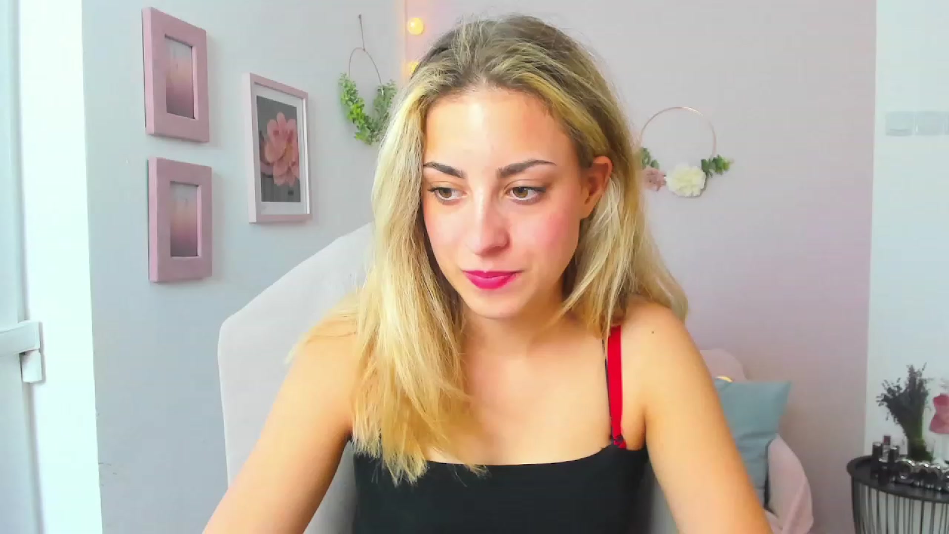 Gallery image thumbnail from Gia_Lopez18's myfreecams stream on, 06/15/2023, 16:22 image 9 of 20