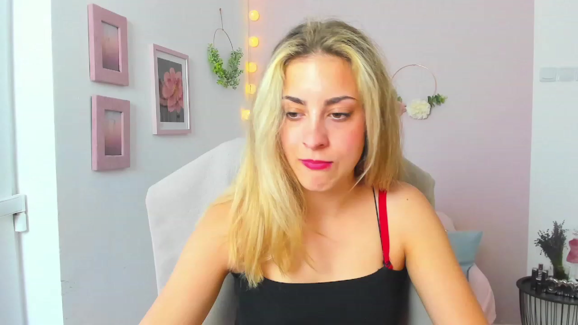 Gallery image thumbnail from Gia_Lopez18's myfreecams stream on, 06/15/2023, 16:22 image 5 of 20