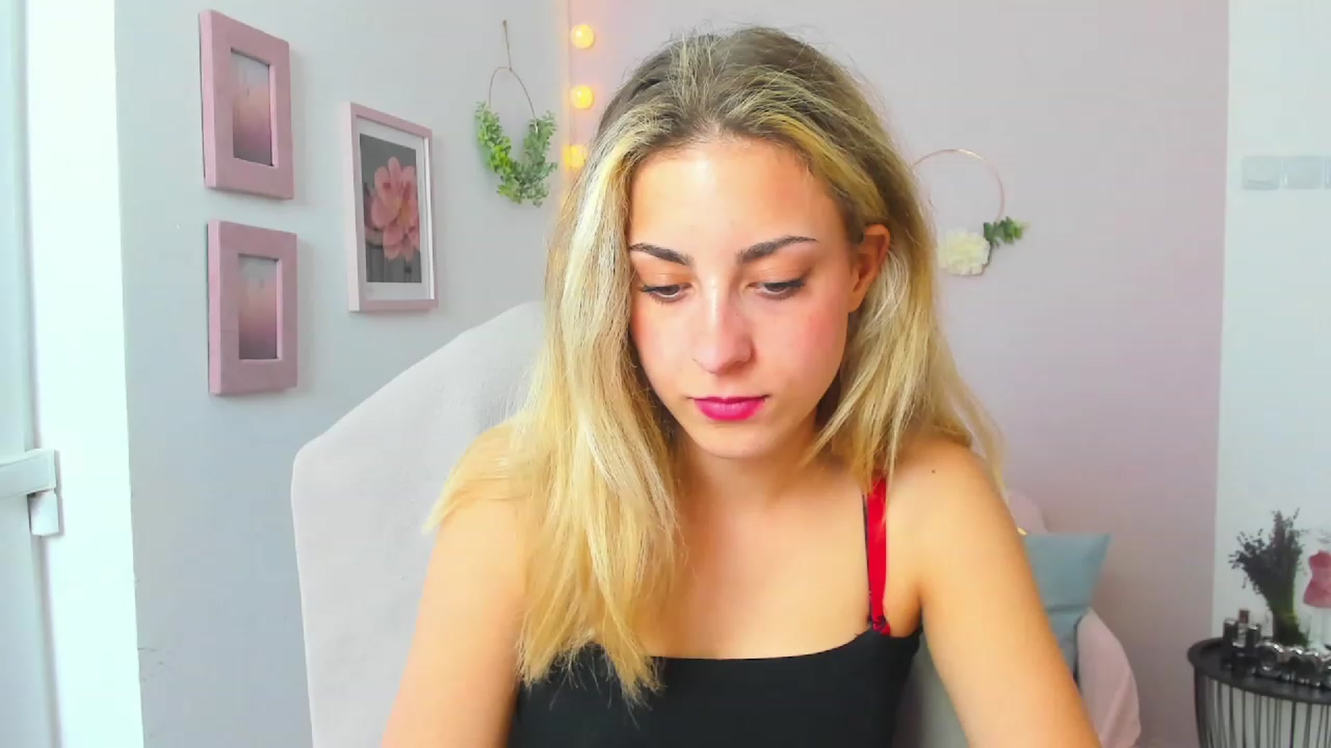 Gallery image thumbnail from Gia_Lopez18's myfreecams stream on, 06/15/2023, 16:22 image 14 of 20
