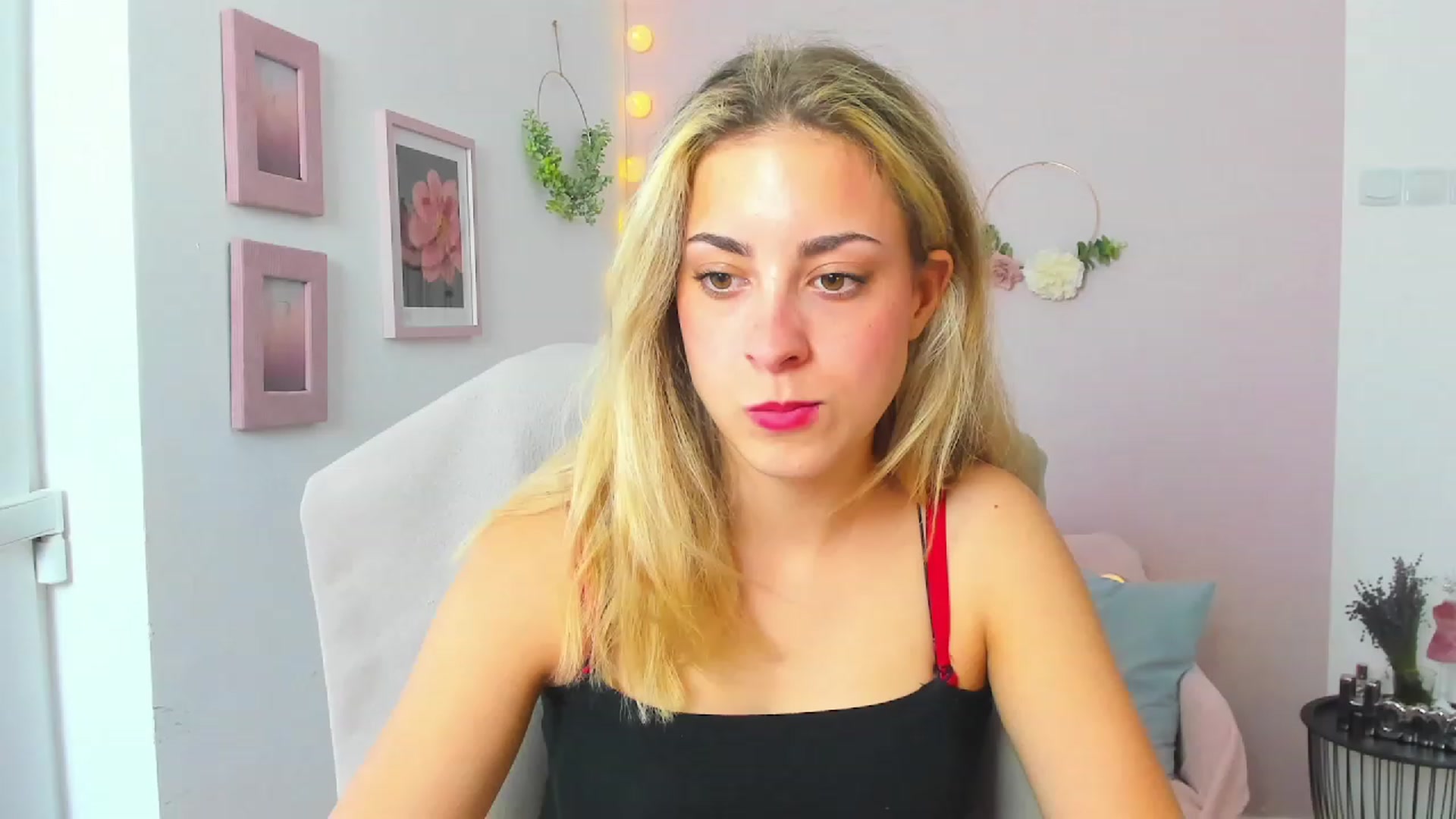 Gallery image thumbnail from Gia_Lopez18's myfreecams stream on, 06/15/2023, 16:22 image 7 of 20