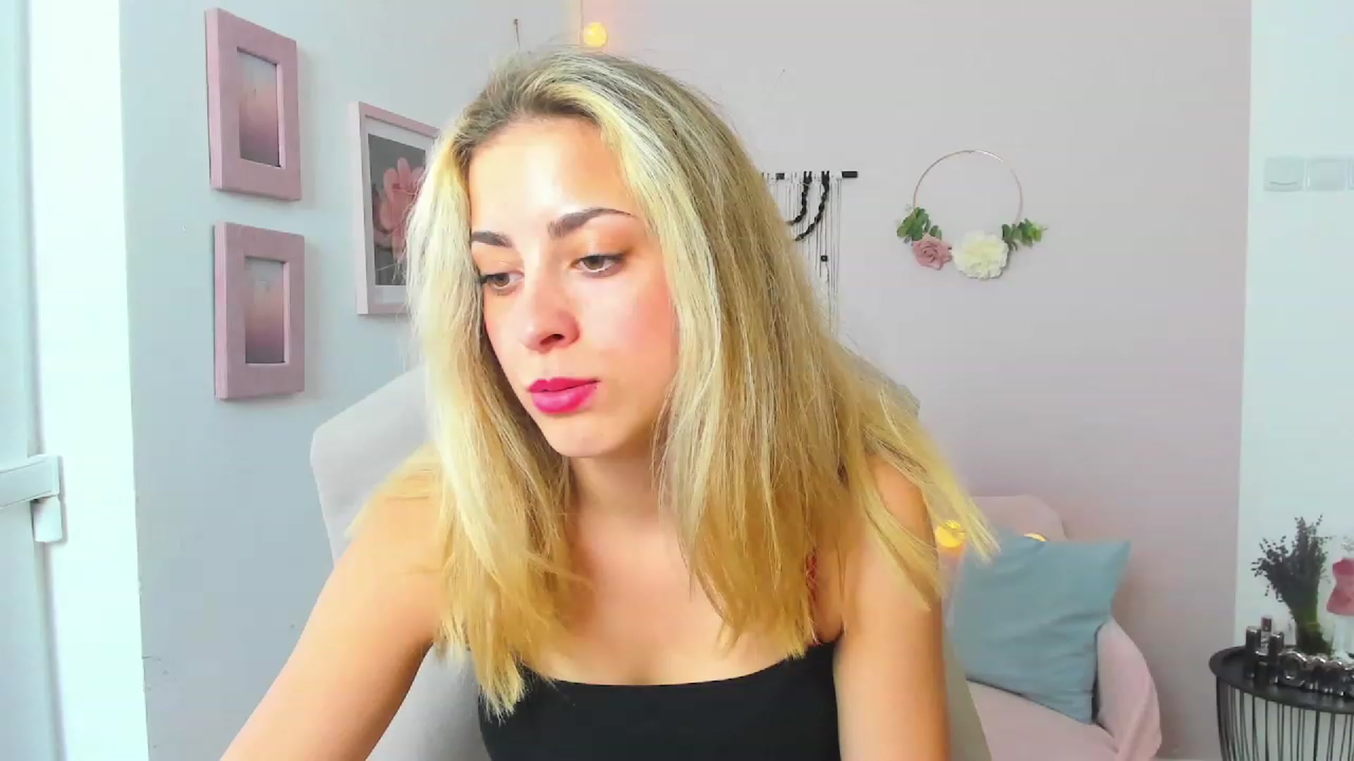 Gallery image thumbnail from Gia_Lopez18's myfreecams stream on, 06/15/2023, 16:22 image 4 of 20