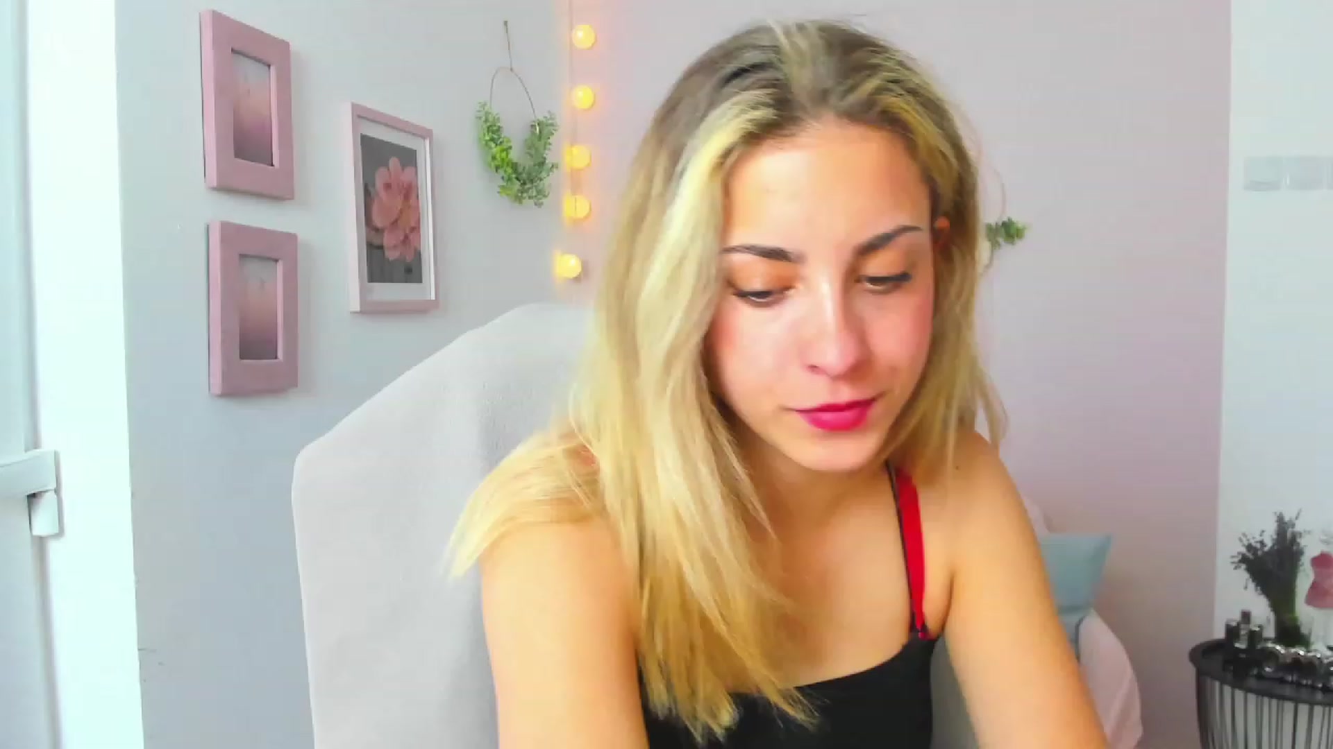 Gallery image thumbnail from Gia_Lopez18's myfreecams stream on, 06/15/2023, 16:22 image 11 of 20