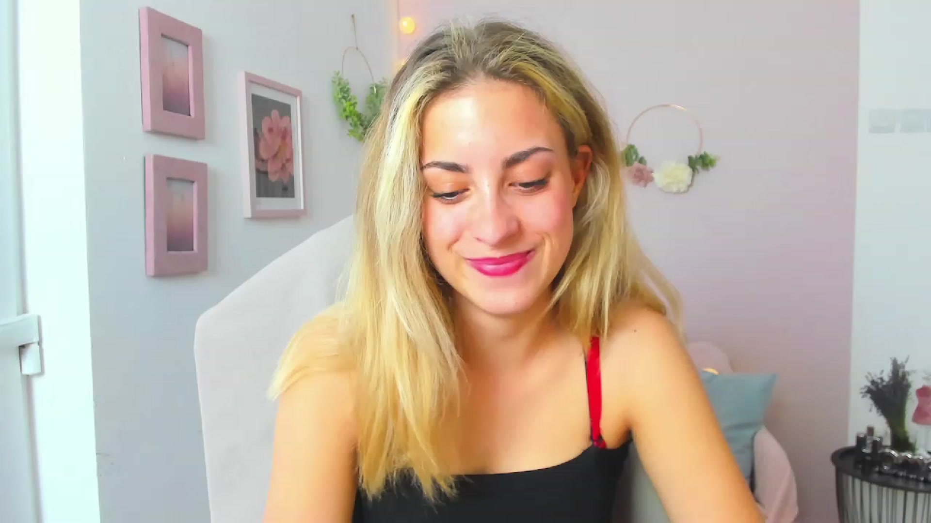 Gallery image thumbnail from Gia_Lopez18's myfreecams stream on, 06/15/2023, 16:22 image 18 of 20