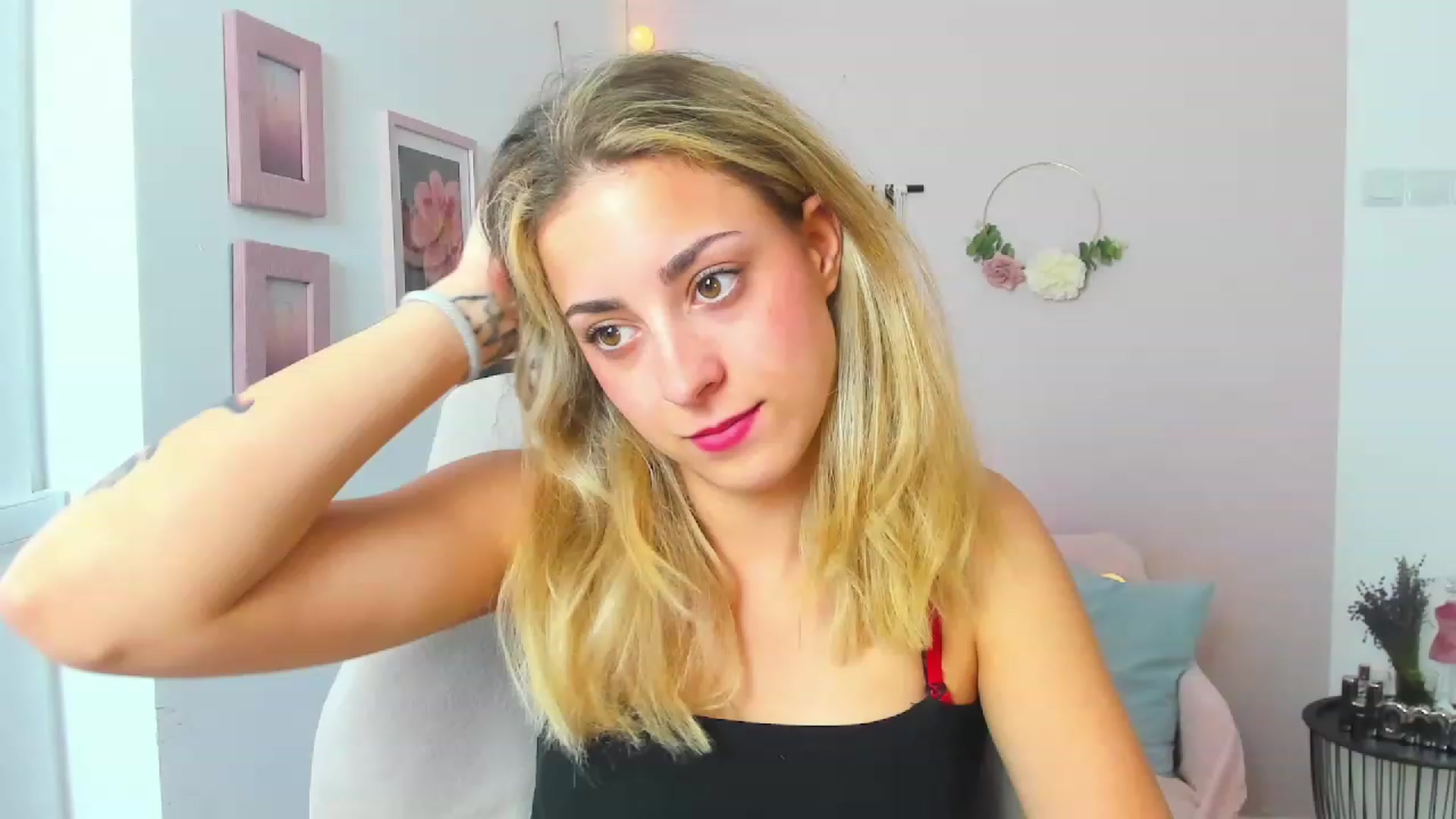 Gallery image thumbnail from Gia_Lopez18's myfreecams stream on, 06/15/2023, 17:00 image 10 of 20