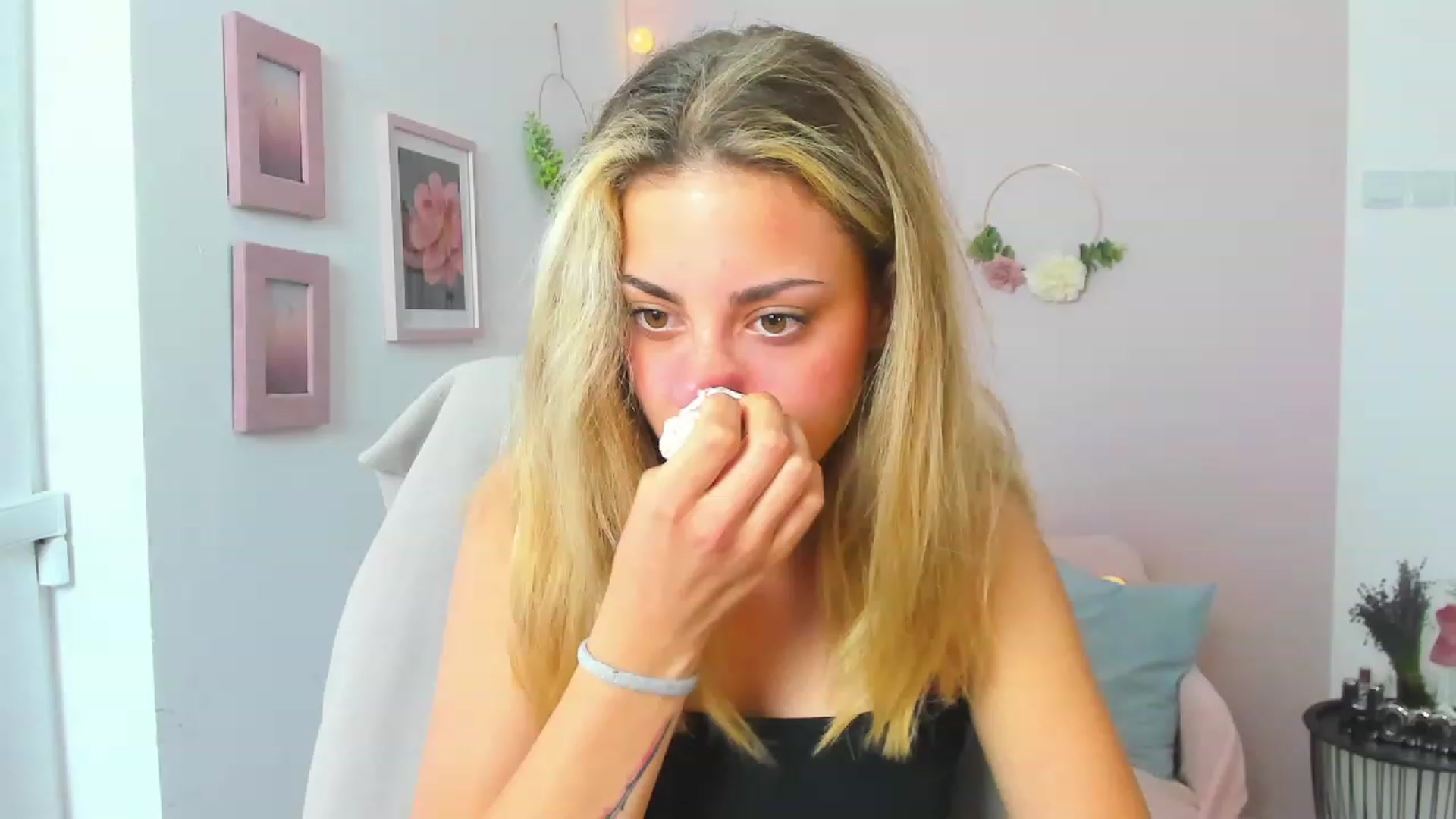Gallery image thumbnail from Gia_Lopez18's myfreecams stream on, 06/15/2023, 17:00 image 19 of 20