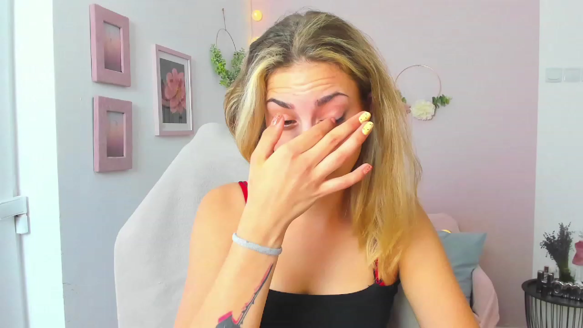 Gallery image thumbnail from Gia_Lopez18's myfreecams stream on, 06/15/2023, 17:00 image 7 of 20