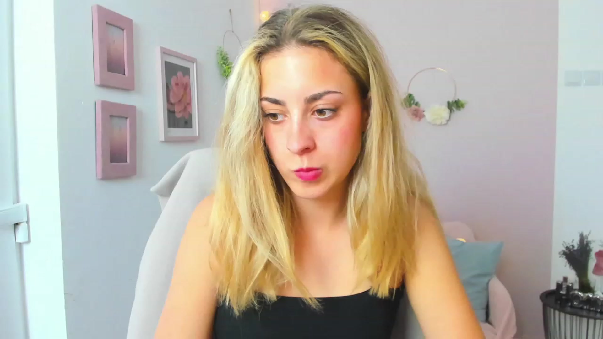 Gallery image thumbnail from Gia_Lopez18's myfreecams stream on, 06/15/2023, 17:00 image 17 of 20