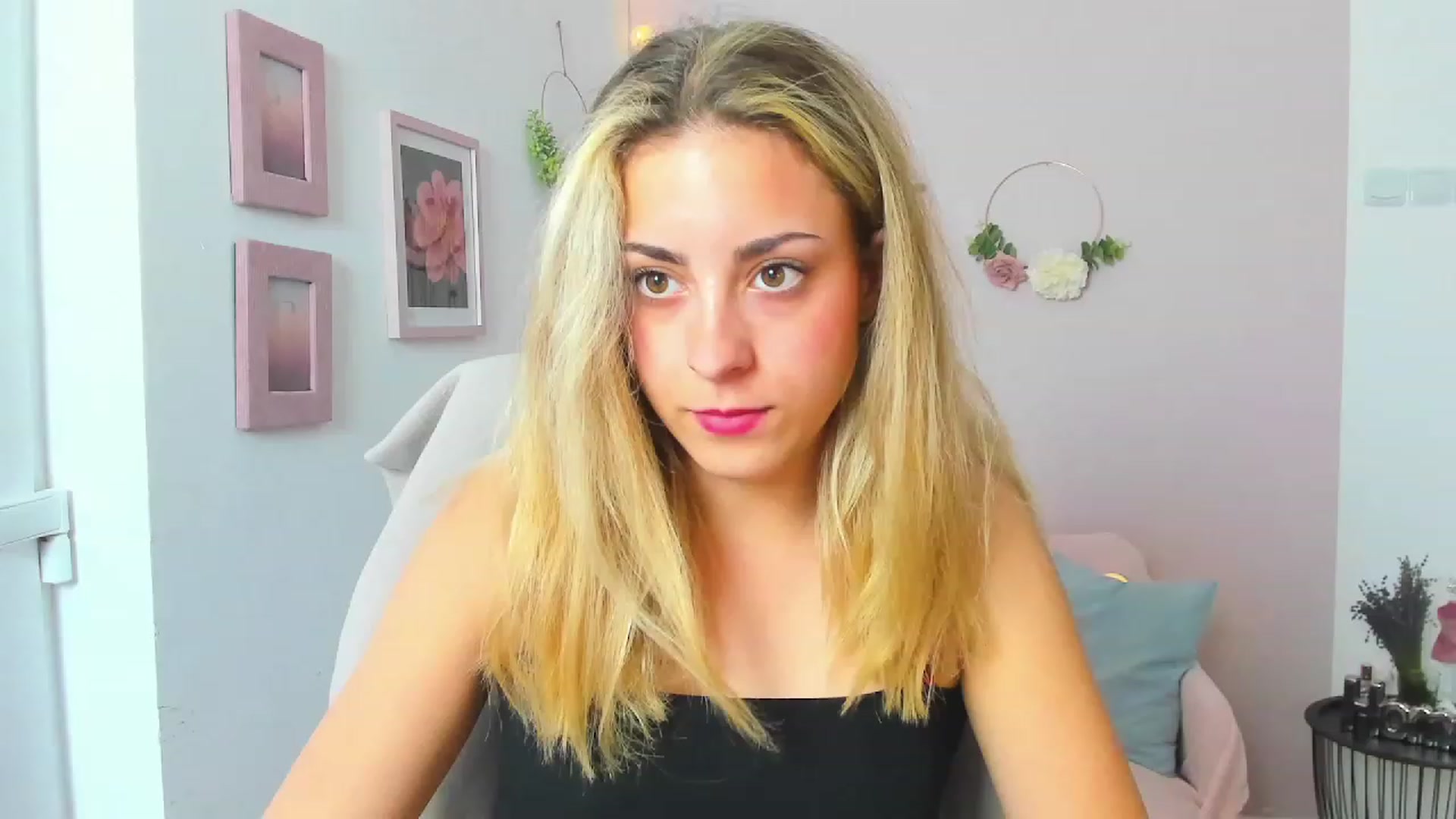 Gallery image thumbnail from Gia_Lopez18's myfreecams stream on, 06/15/2023, 17:00 image 20 of 20