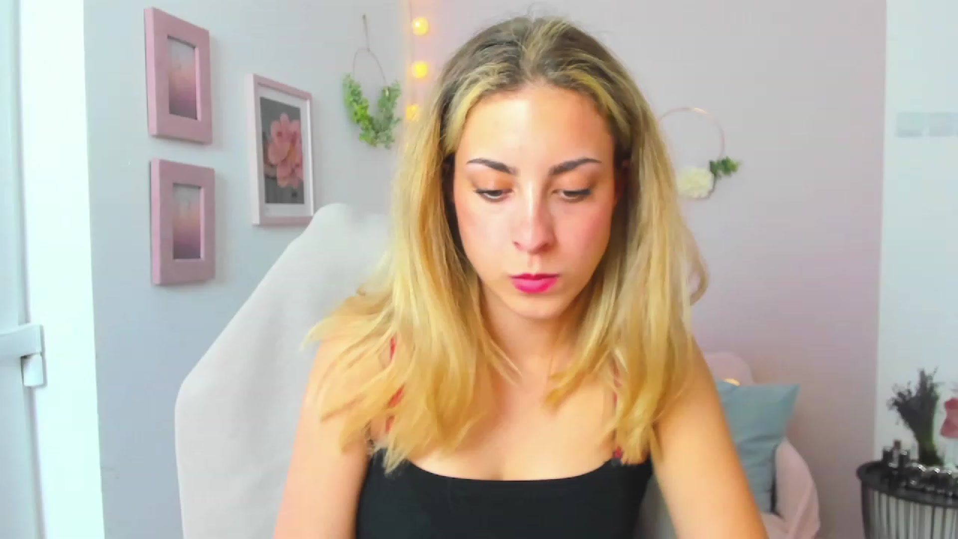Gallery image thumbnail from Gia_Lopez18's myfreecams stream on, 06/15/2023, 17:00 image 4 of 20