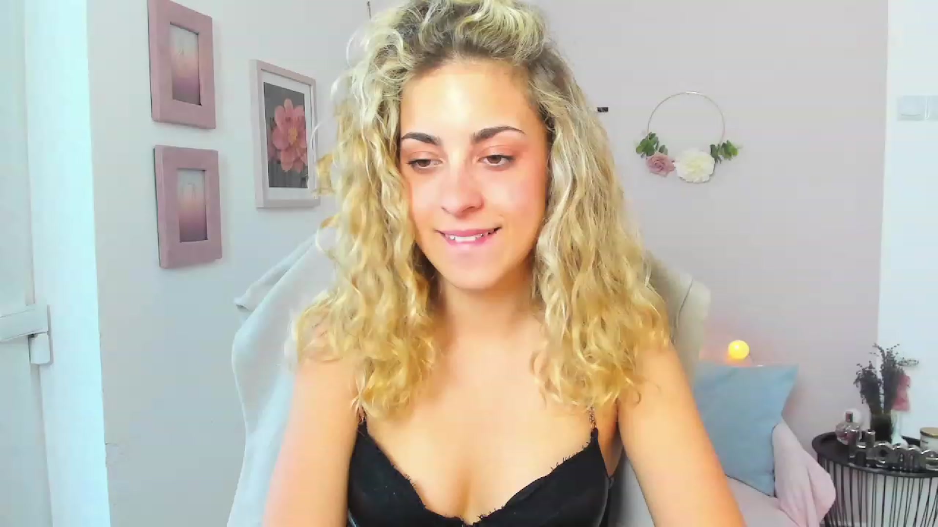 Gallery image thumbnail from Gia_Lopez18's myfreecams stream on, 06/19/2023, 13:58 image 17 of 20