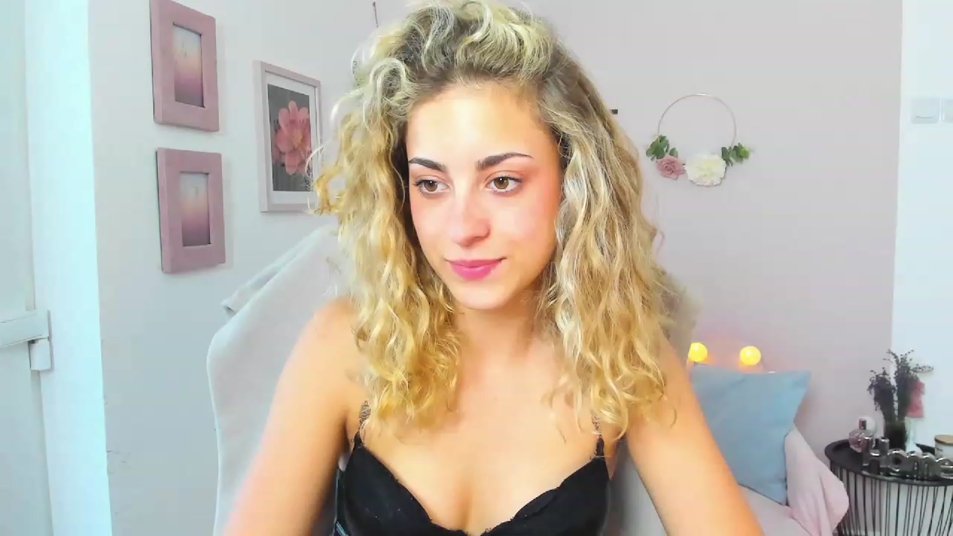 Gallery image thumbnail from Gia_Lopez18's myfreecams stream on, 06/19/2023, 13:58 image 14 of 20