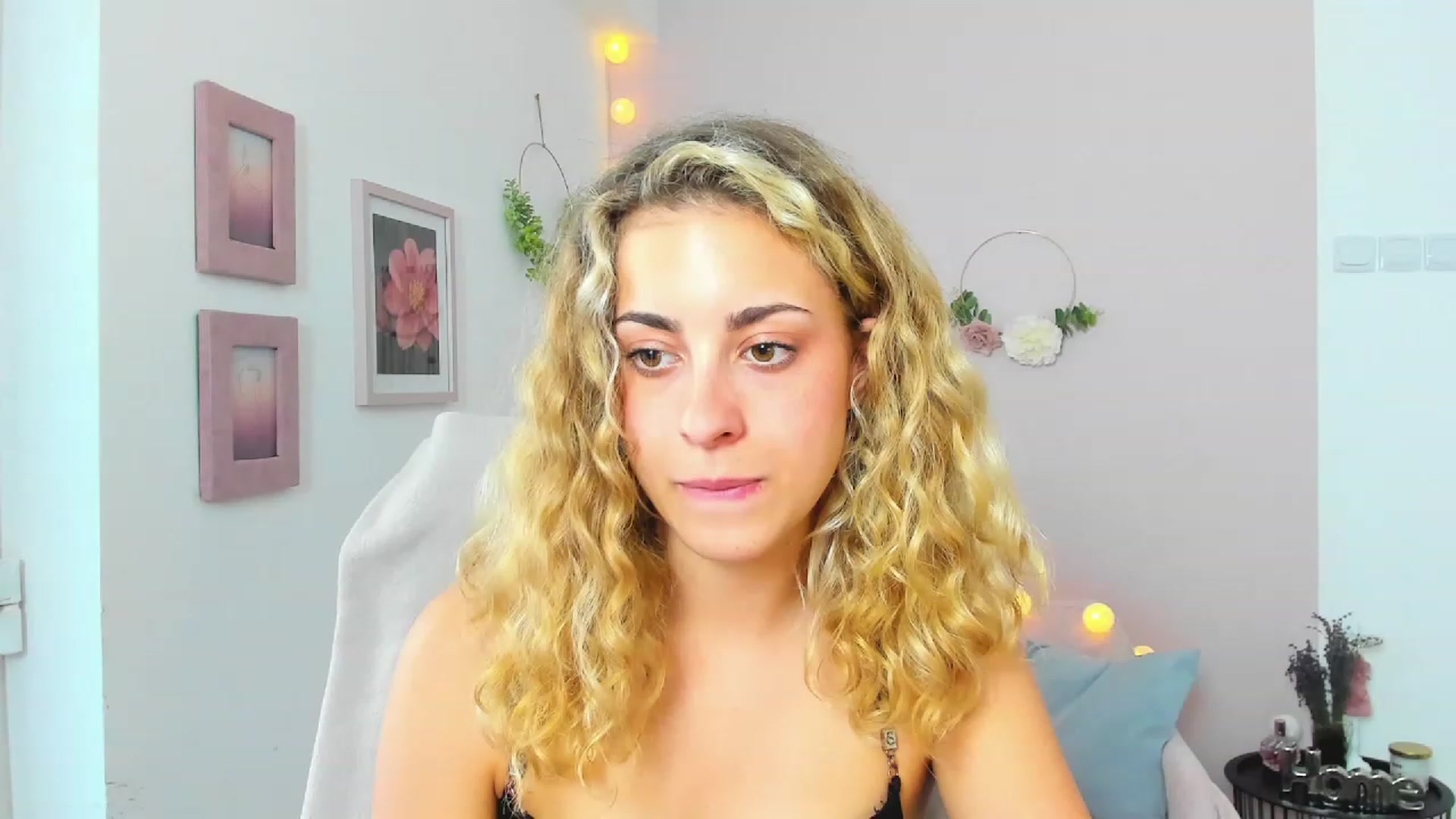 Gallery image thumbnail from Gia_Lopez18's myfreecams stream on, 06/19/2023, 17:02 image 18 of 20