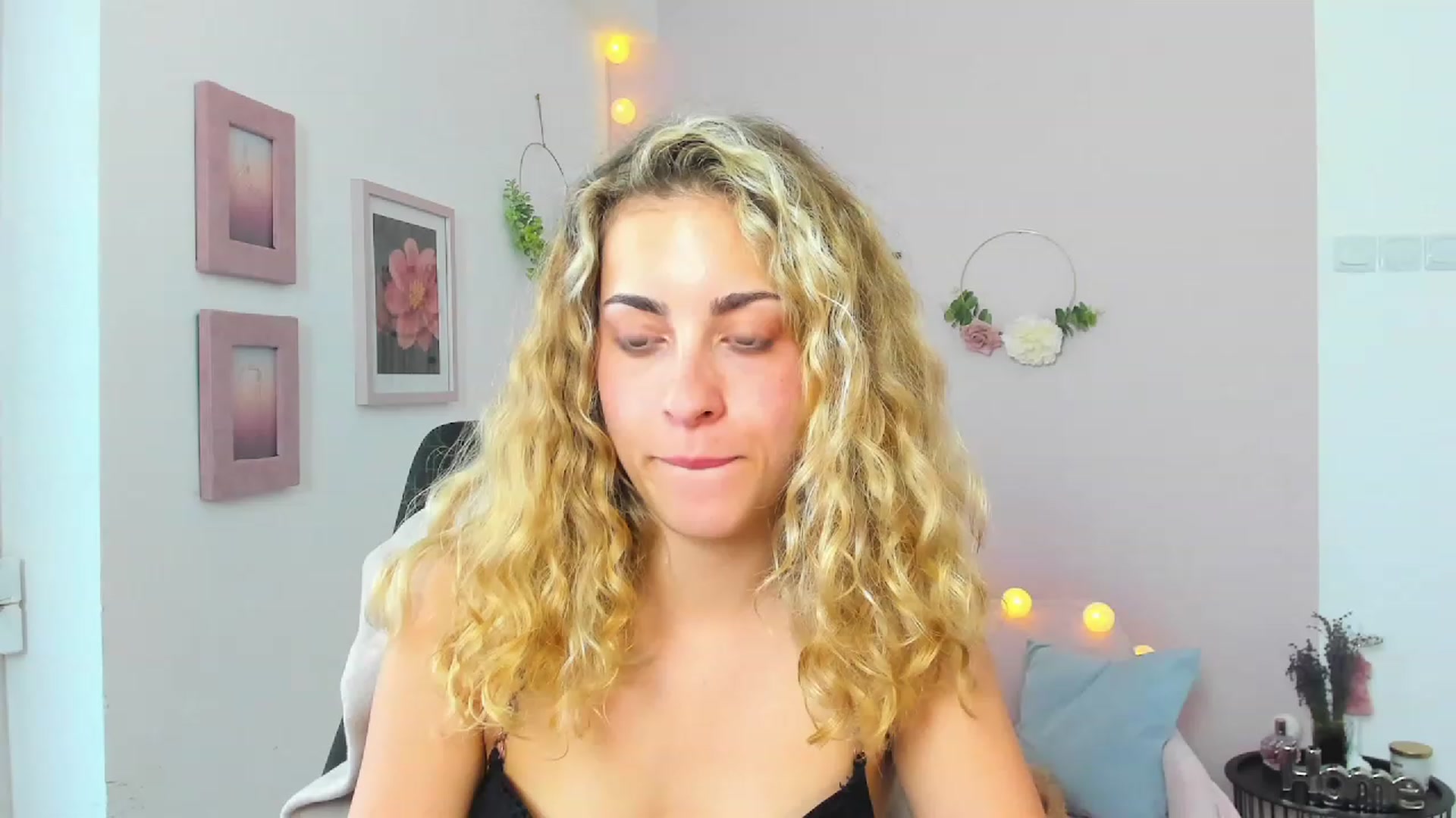 Gallery image thumbnail from Gia_Lopez18's myfreecams stream on, 06/19/2023, 17:02 image 11 of 20