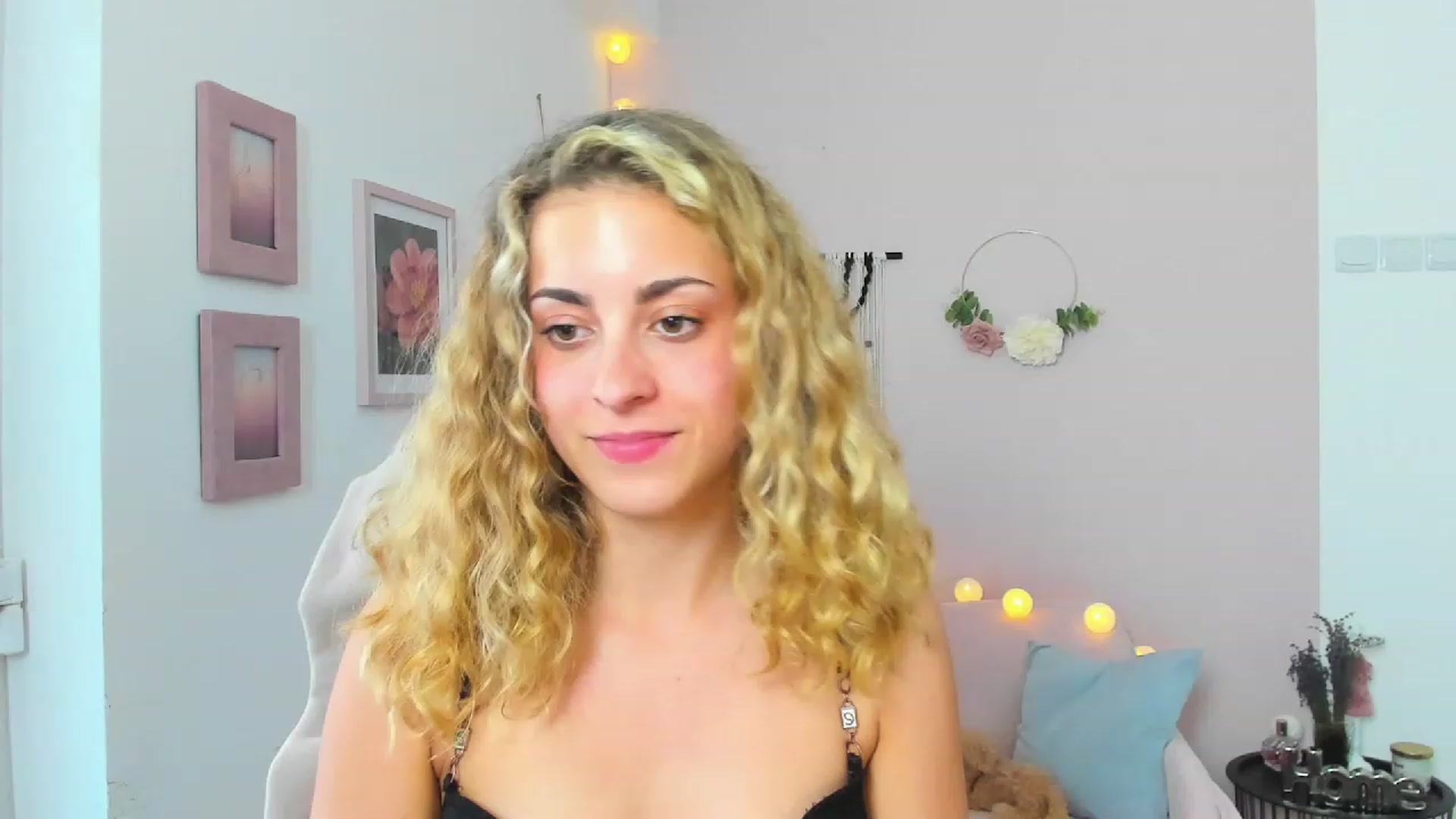 Gallery image thumbnail from Gia_Lopez18's myfreecams stream on, 06/19/2023, 17:02 image 20 of 20