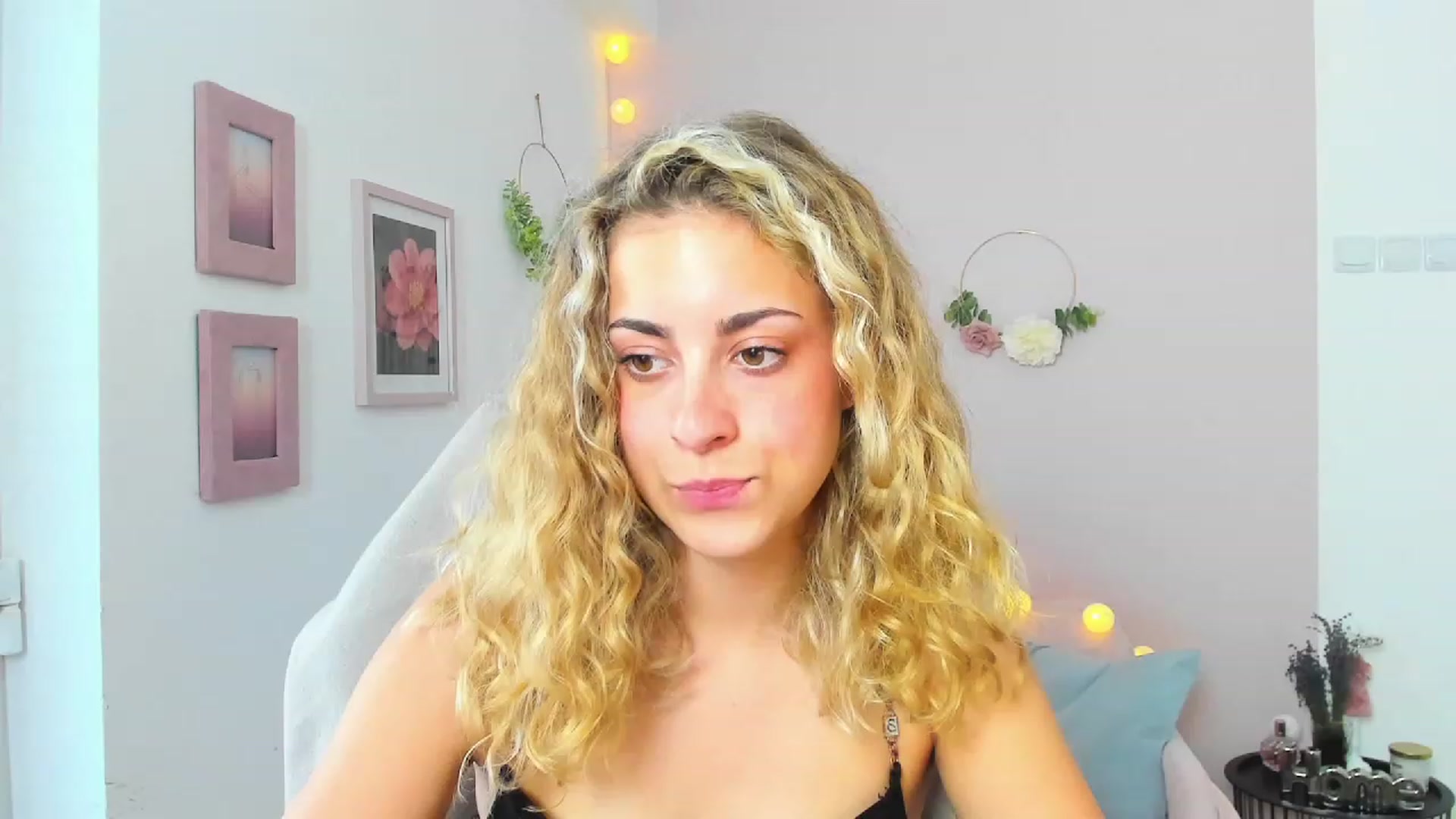 Gallery image thumbnail from Gia_Lopez18's myfreecams stream on, 06/19/2023, 17:02 image 6 of 20