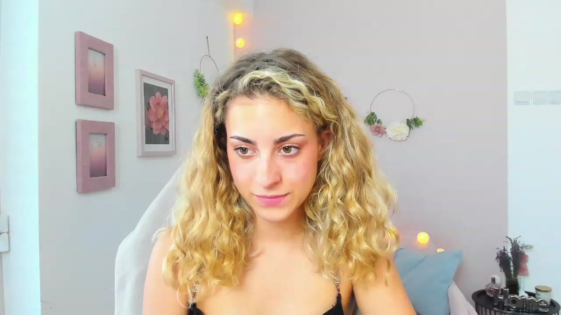 Gallery image thumbnail from Gia_Lopez18's myfreecams stream on, 06/19/2023, 17:02 image 9 of 20