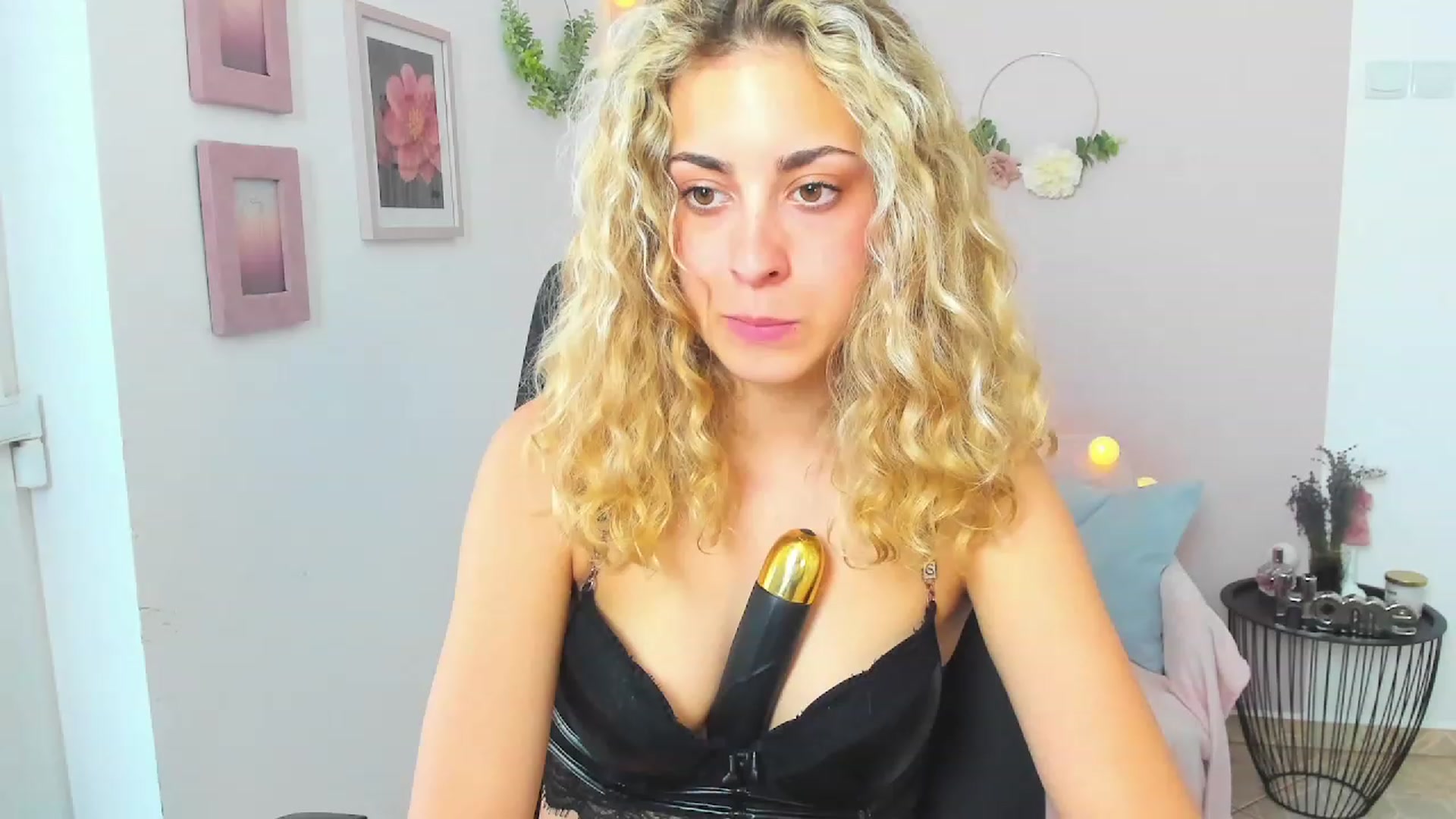 Gallery image thumbnail from Gia_Lopez18's myfreecams stream on, 06/19/2023, 17:46 image 4 of 20