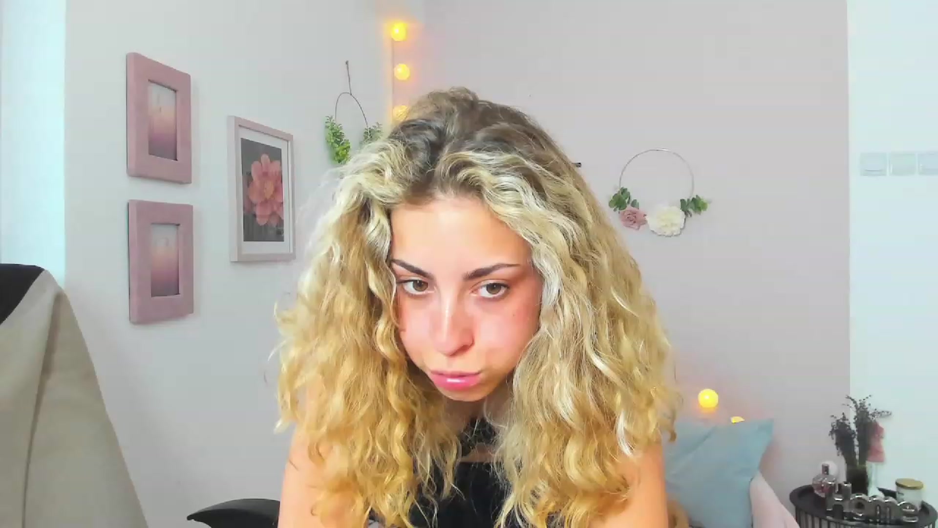 Gallery image thumbnail from Gia_Lopez18's myfreecams stream on, 06/19/2023, 17:46 image 1 of 20
