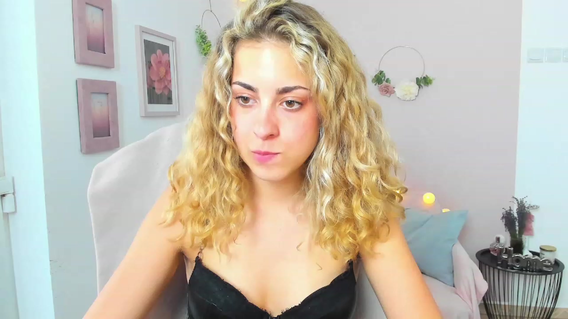 Gallery image thumbnail from Gia_Lopez18's myfreecams stream on, 06/19/2023, 17:46 image 12 of 20