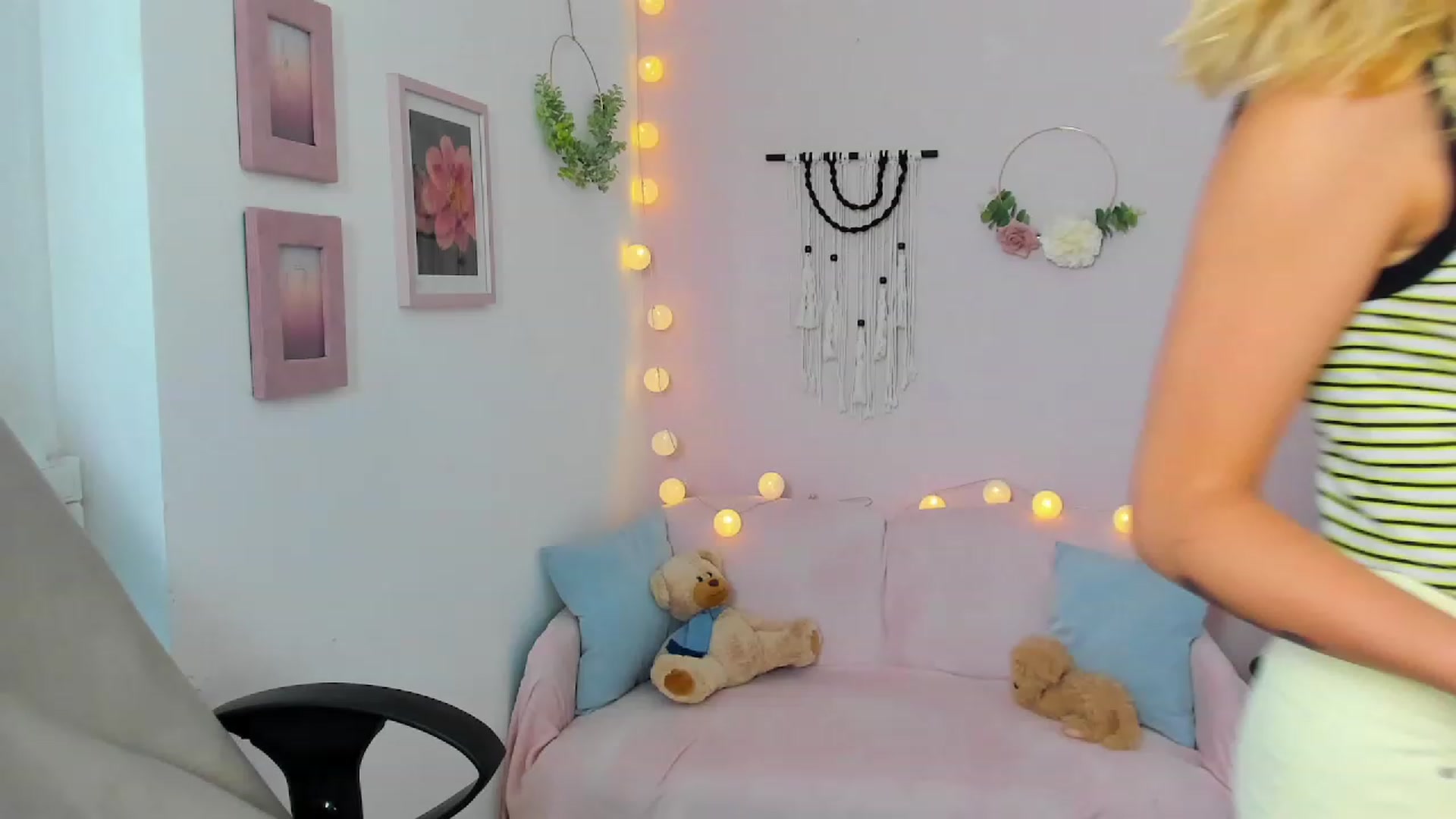 Gallery image thumbnail from Gia_Lopez18's myfreecams stream on, 06/20/2023, 13:29 image 19 of 20