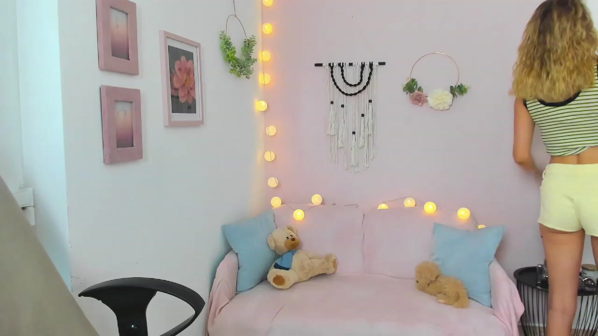 Gallery image thumbnail from Gia_Lopez18's myfreecams stream on, 06/20/2023, 13:29 image 3 of 20