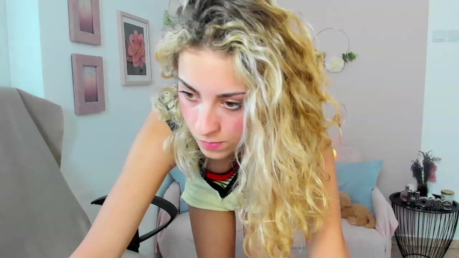 Gallery image thumbnail from Gia_Lopez18's myfreecams stream on, 06/20/2023, 15:26 image 17 of 20