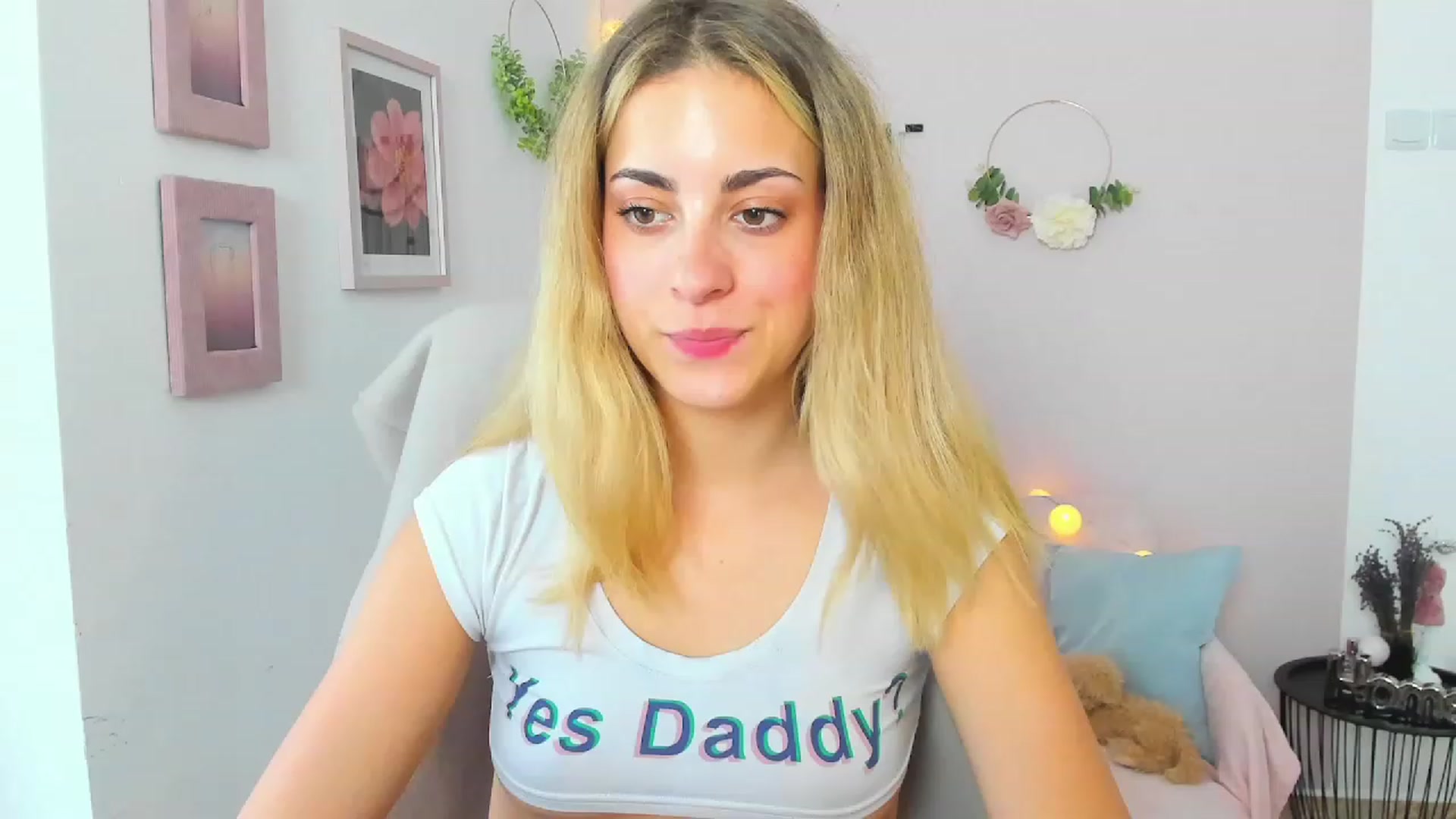 Gallery image thumbnail from Gia_Lopez18's myfreecams stream on, 06/21/2023, 13:30 image 12 of 20