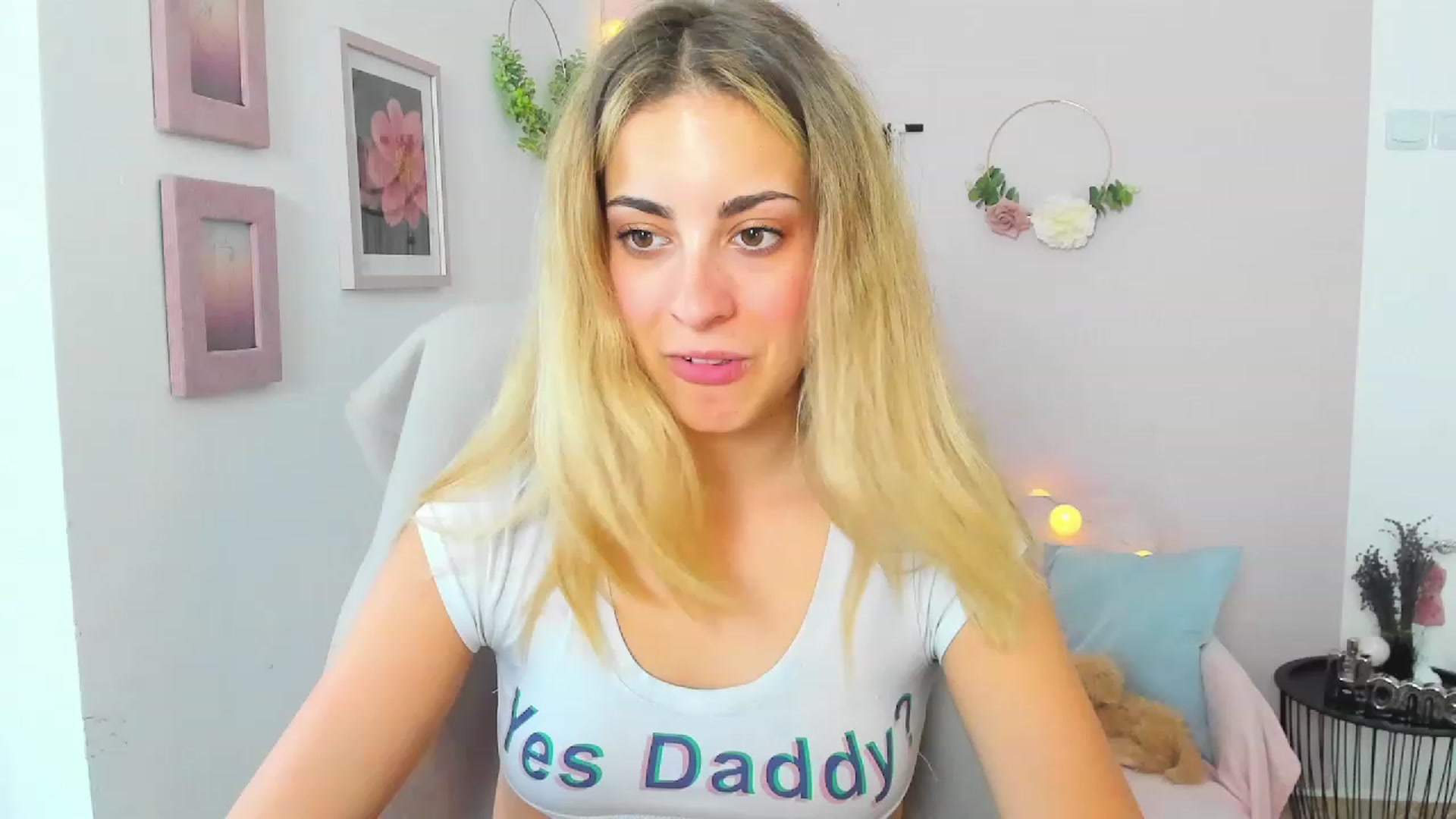 Gallery image thumbnail from Gia_Lopez18's myfreecams stream on, 06/21/2023, 13:30 image 15 of 20