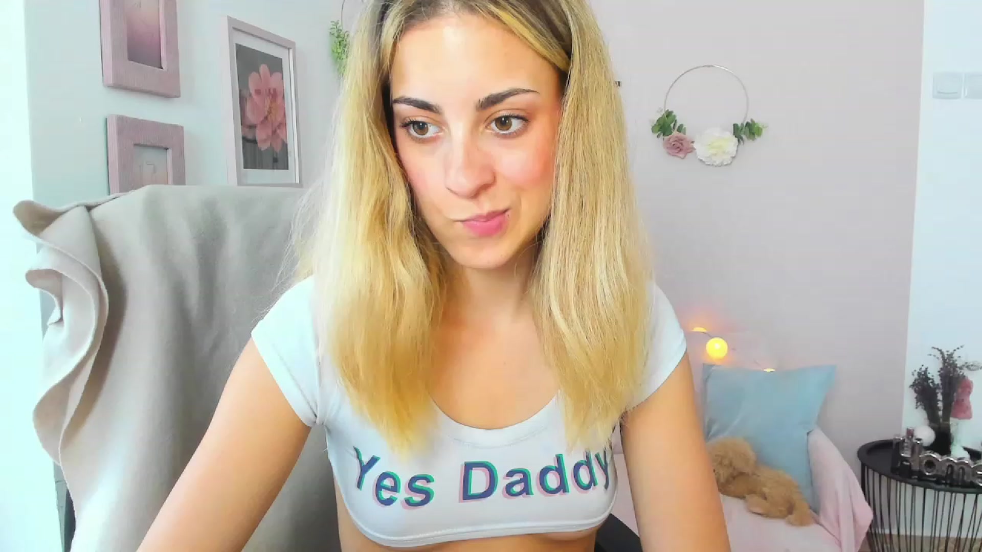 Gallery image thumbnail from Gia_Lopez18's myfreecams stream on, 06/21/2023, 14:17 image 14 of 20