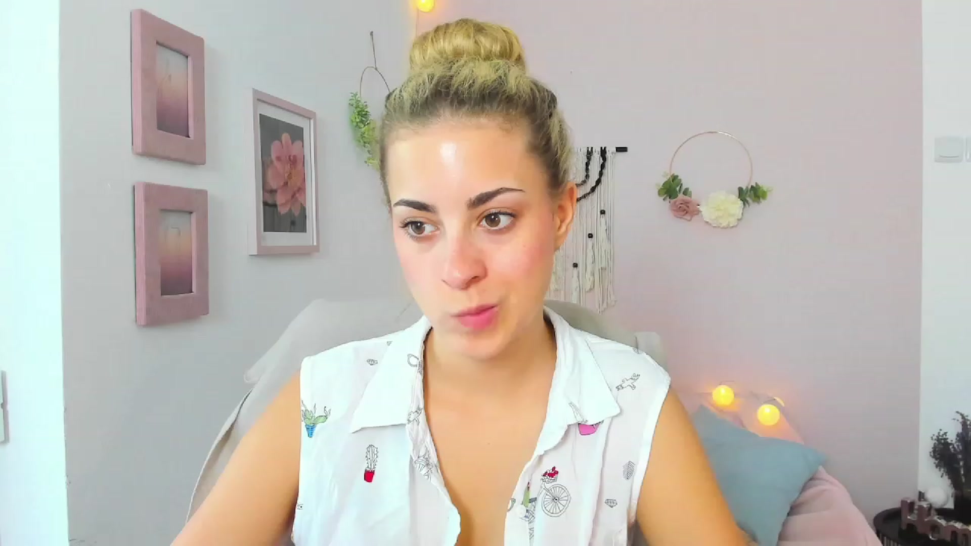 Gallery image thumbnail from Gia_Lopez18's myfreecams stream on, 06/22/2023, 12:44 image 7 of 20