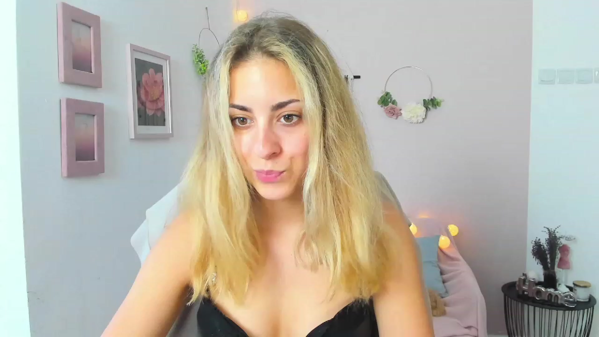 Gallery image thumbnail from Gia_Lopez18's myfreecams stream on, 06/25/2023, 16:02 image 8 of 20