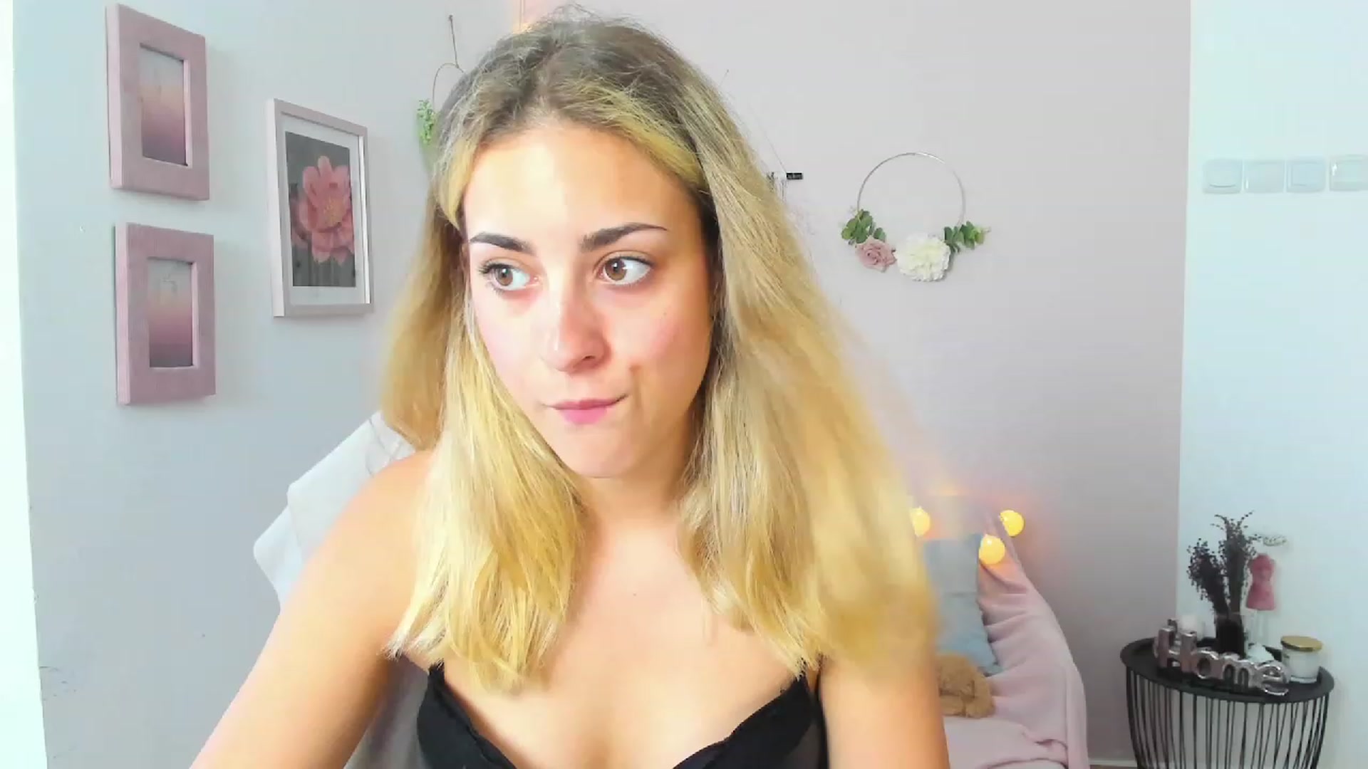 Gallery image thumbnail from Gia_Lopez18's myfreecams stream on, 06/25/2023, 16:02 image 15 of 20