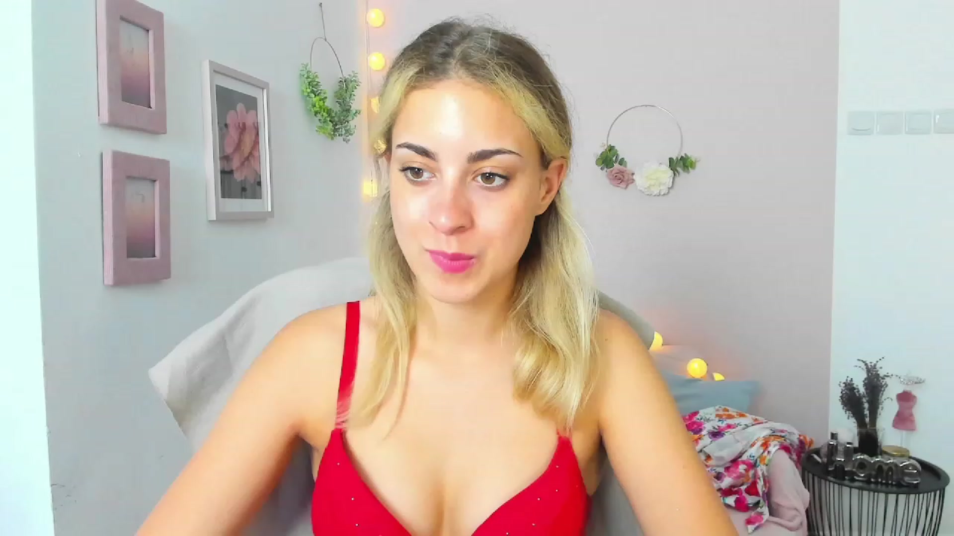 Gallery image thumbnail from Gia_Lopez18's myfreecams stream on, 06/27/2023, 14:33 image 10 of 20