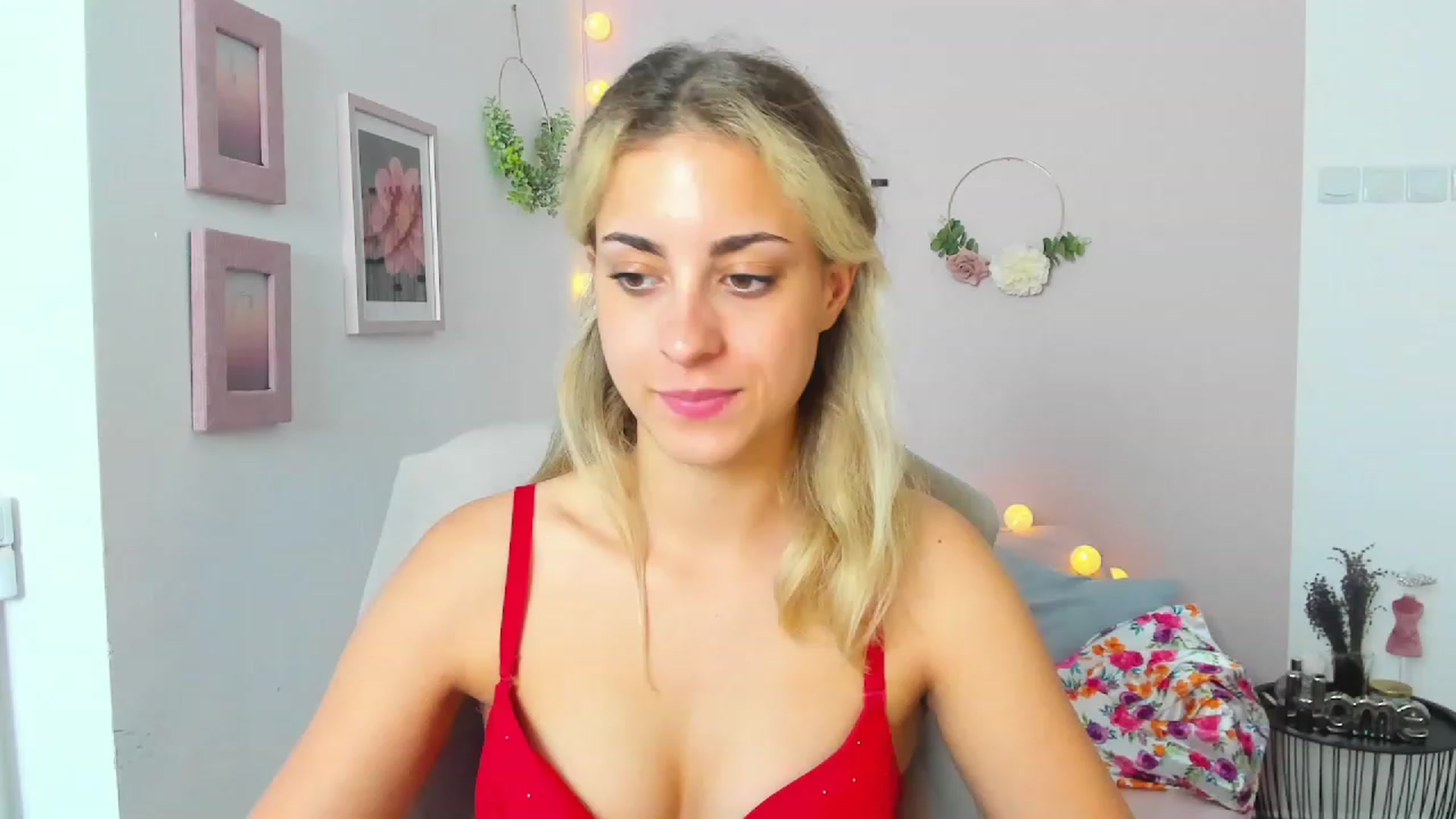 Gallery image thumbnail from Gia_Lopez18's myfreecams stream on, 06/27/2023, 16:14 image 13 of 20