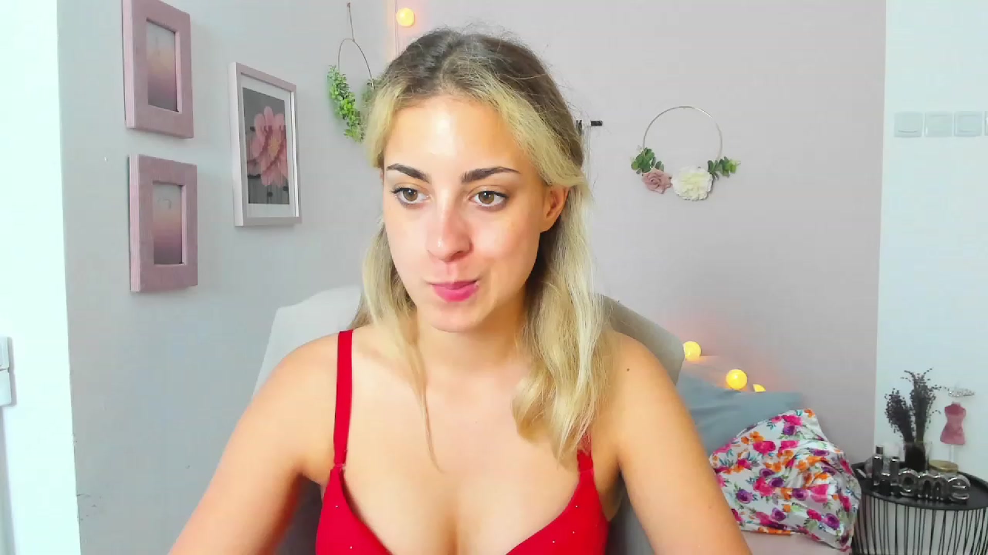 Gallery image thumbnail from Gia_Lopez18's myfreecams stream on, 06/27/2023, 16:14 image 12 of 20