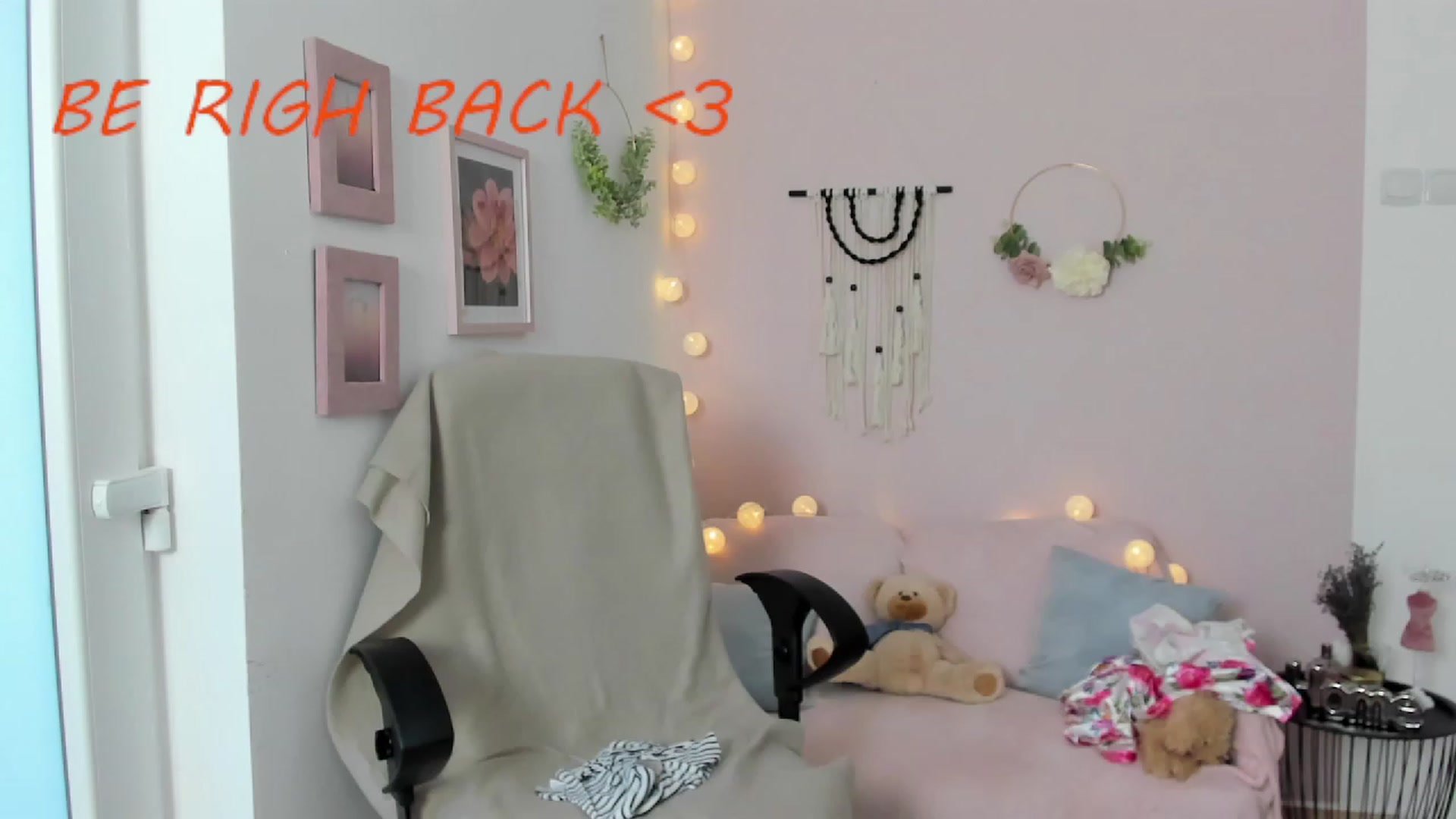 Gallery image thumbnail from Gia_Lopez18's myfreecams stream on, 06/30/2023, 17:52 image 5 of 20