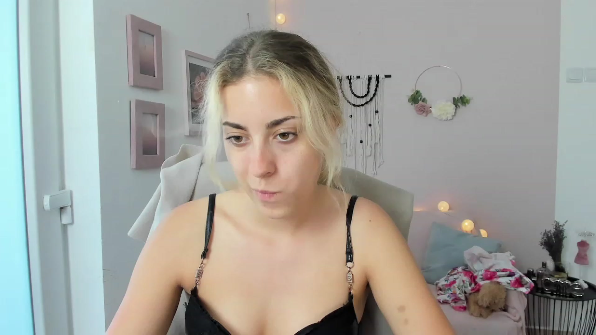 Gallery image thumbnail from Gia_Lopez18's myfreecams stream on, 06/30/2023, 17:52 image 12 of 20
