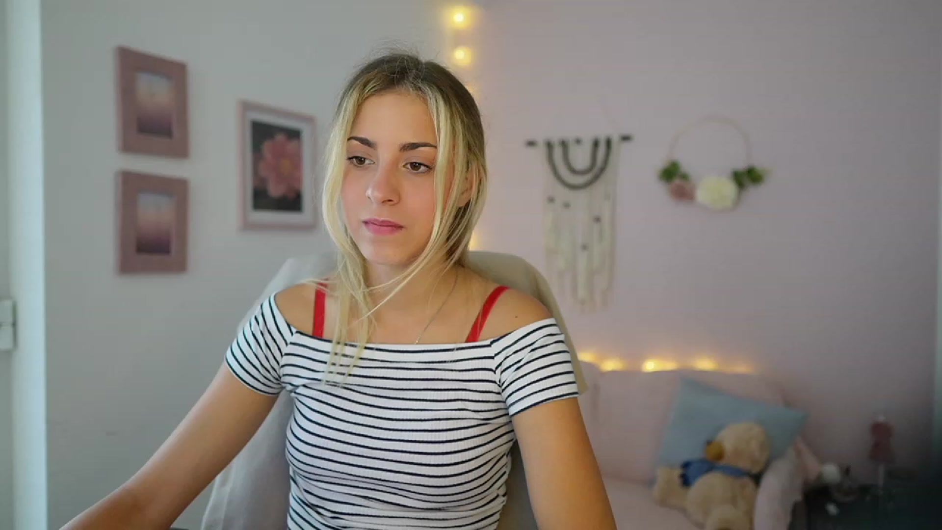 Gallery image thumbnail from Gia_Lopez18's myfreecams stream on, 07/11/2023, 13:41 image 11 of 20