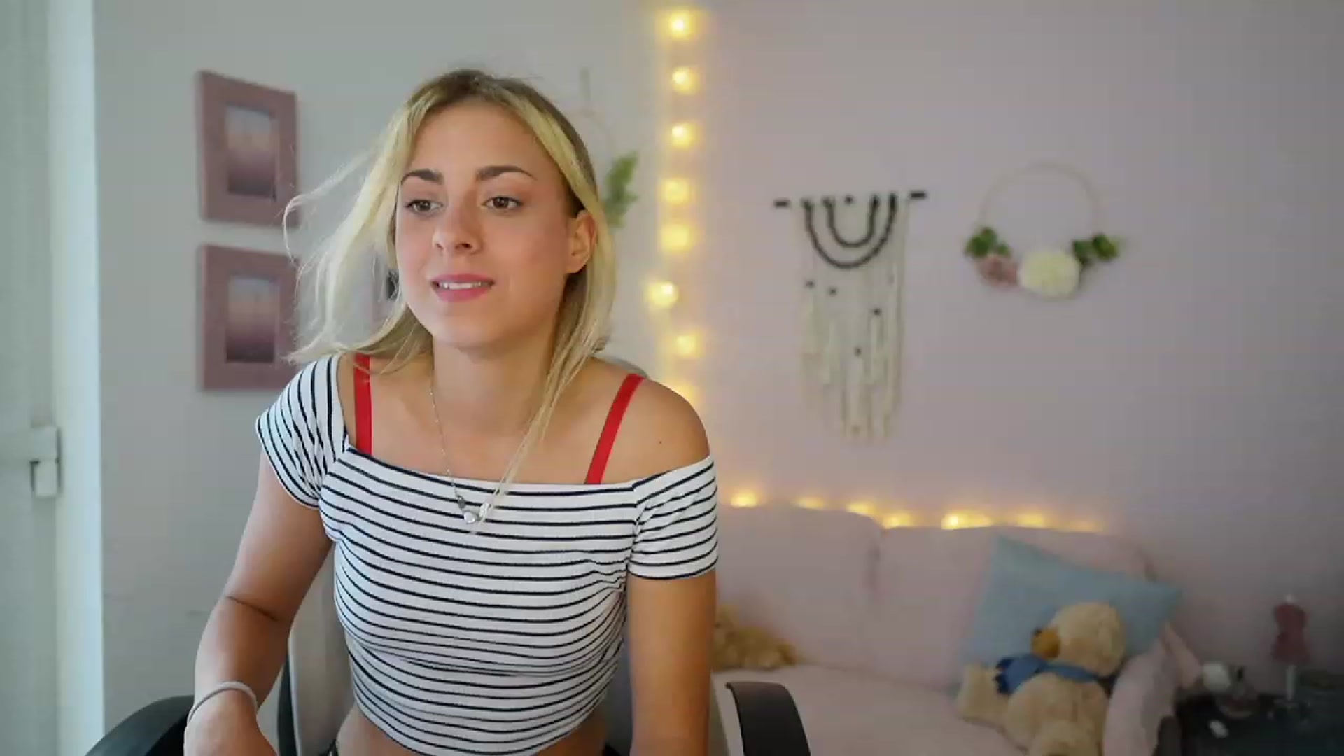 Gallery image thumbnail from Gia_Lopez18's myfreecams stream on, 07/11/2023, 14:31 image 11 of 20