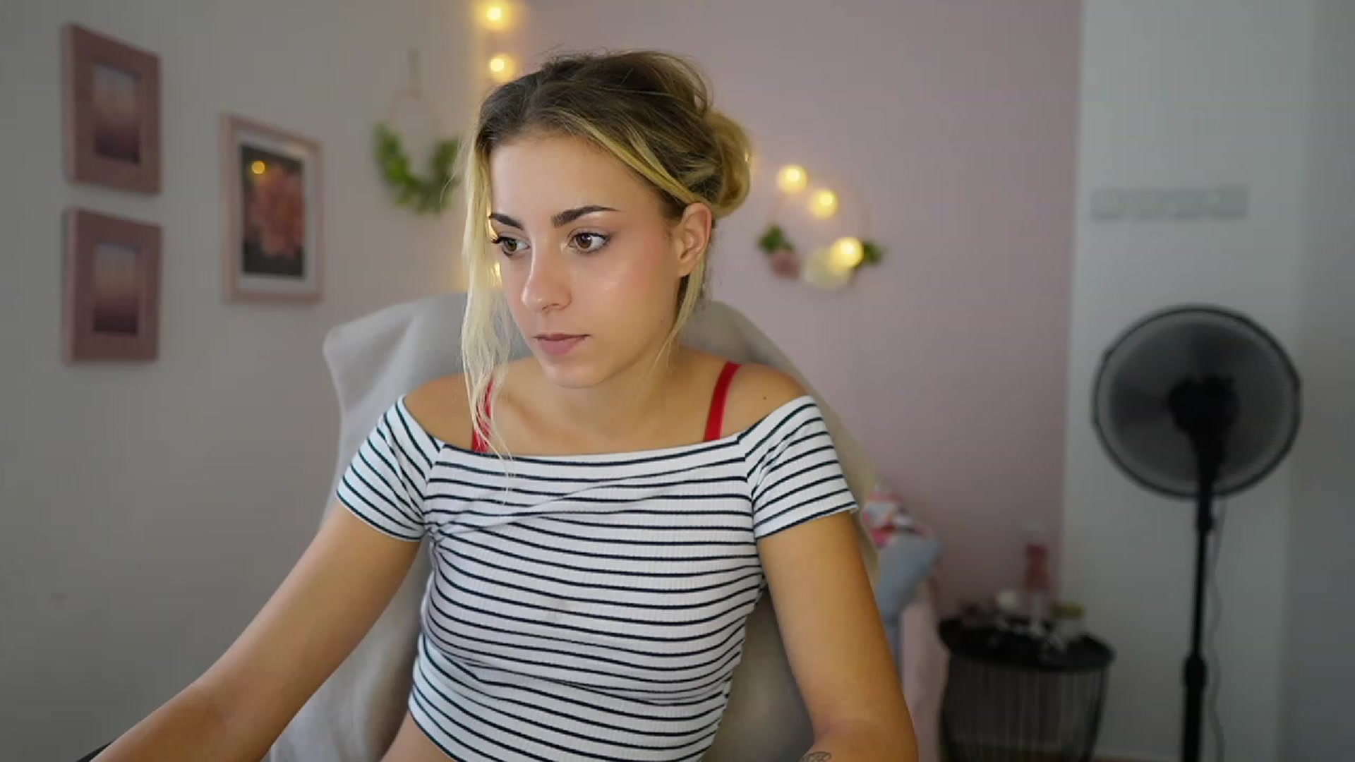 Gallery image thumbnail from Gia_Lopez18's myfreecams stream on, 07/25/2023, 14:01 image 7 of 20