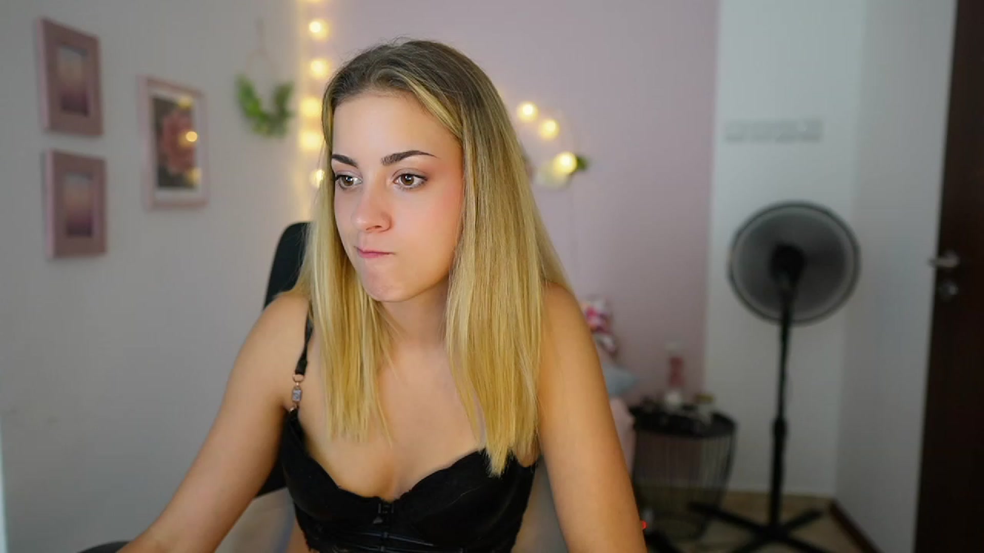 Gallery image thumbnail from Gia_Lopez18's myfreecams stream on, 07/30/2023, 18:51 image 16 of 20
