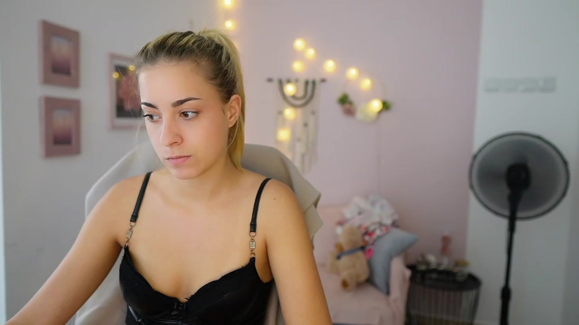 Gallery image thumbnail from Gia_Lopez18's myfreecams stream on, 07/31/2023, 17:48 image 20 of 20
