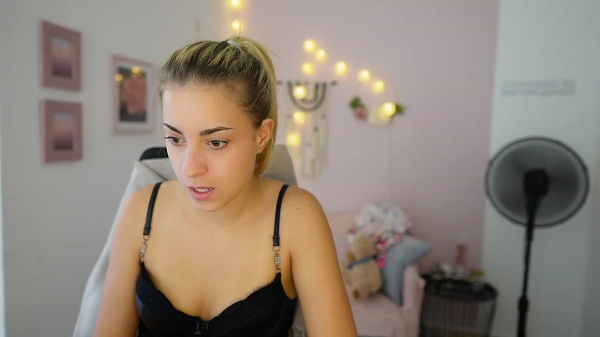 Gallery image thumbnail from Gia_Lopez18's myfreecams stream on, 07/31/2023, 17:48 image 10 of 20
