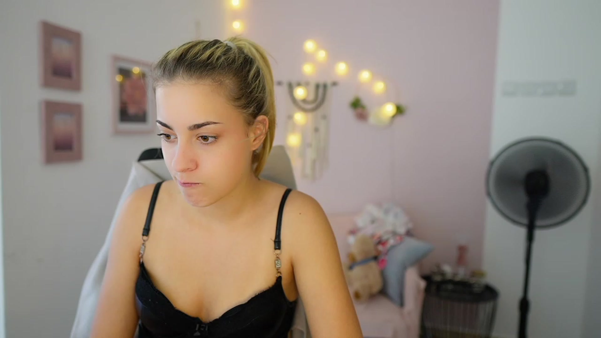 Gallery image thumbnail from Gia_Lopez18's myfreecams stream on, 07/31/2023, 17:48 image 9 of 20