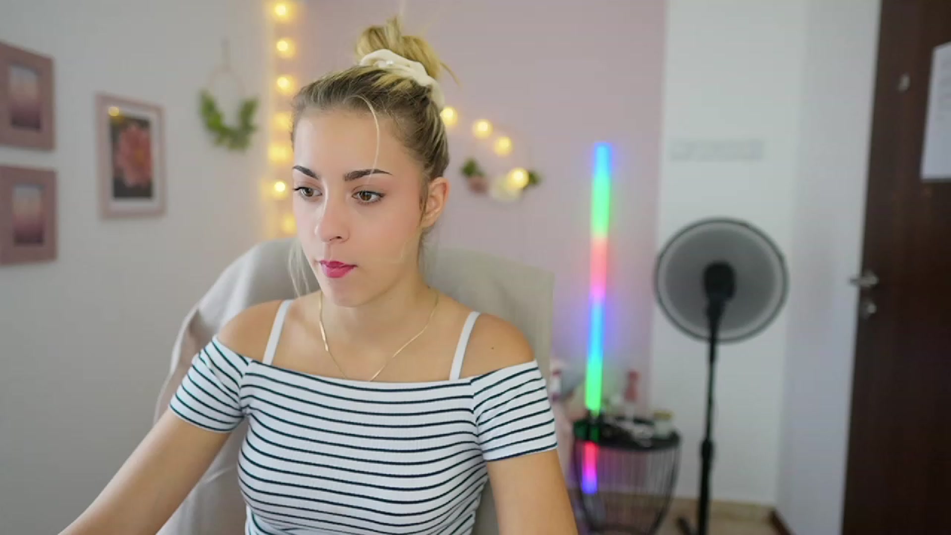 Gallery image thumbnail from Gia_Lopez18's myfreecams stream on, 08/03/2023, 14:04 image 13 of 20