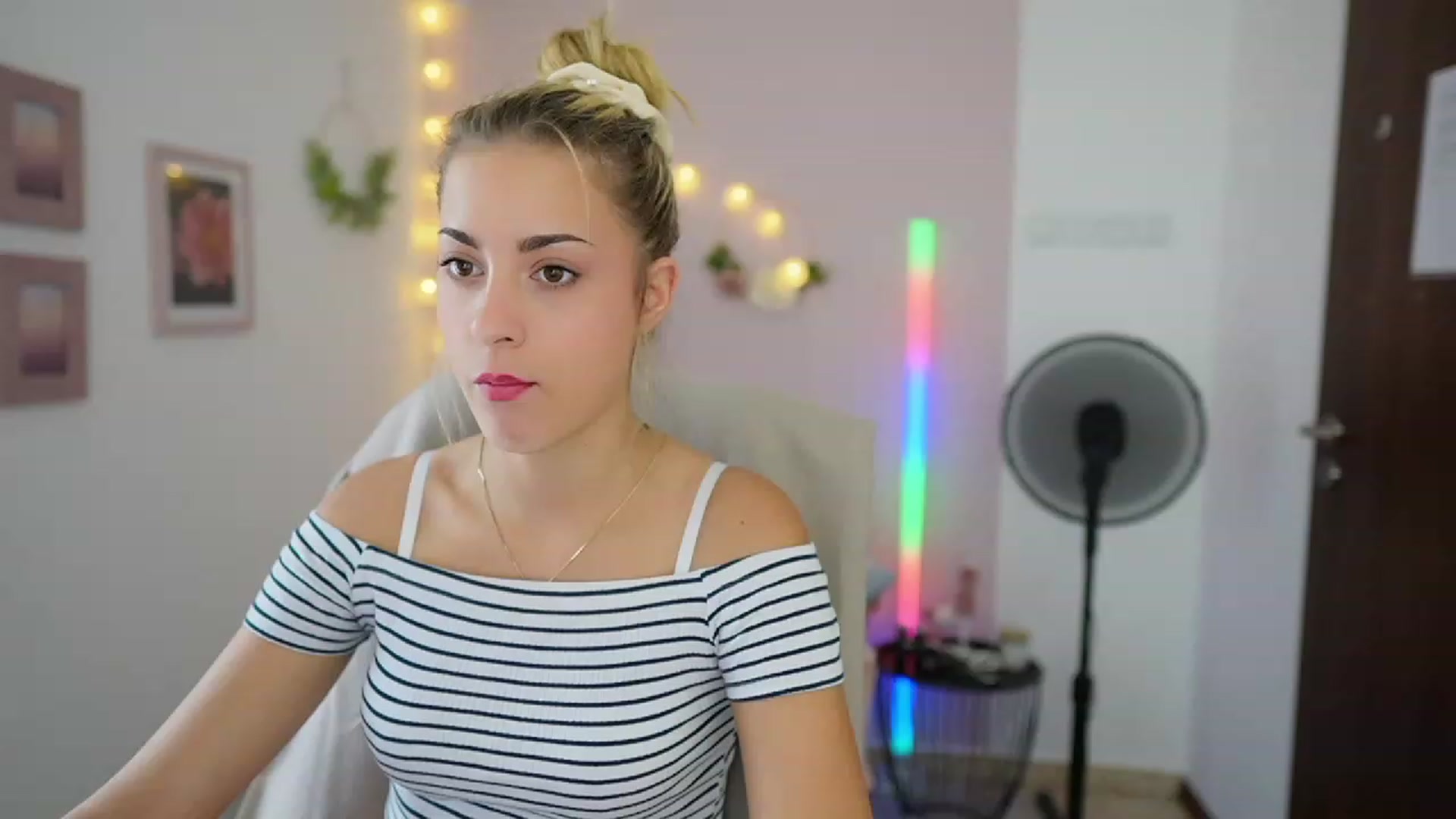 Gallery image thumbnail from Gia_Lopez18's myfreecams stream on, 08/03/2023, 14:04 image 6 of 20